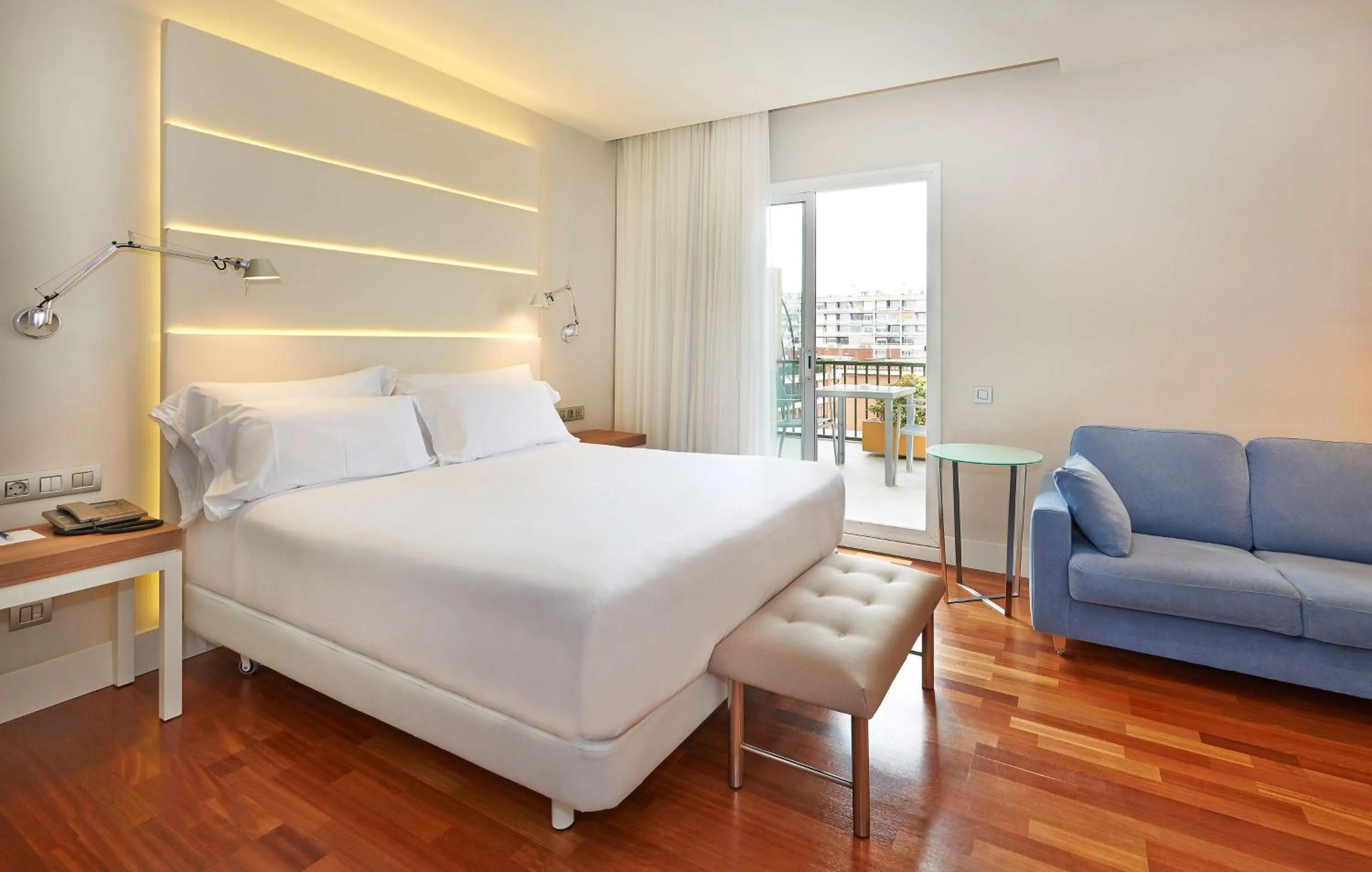 Photo of the whole room, Bed in NH Barcelona Les Corts