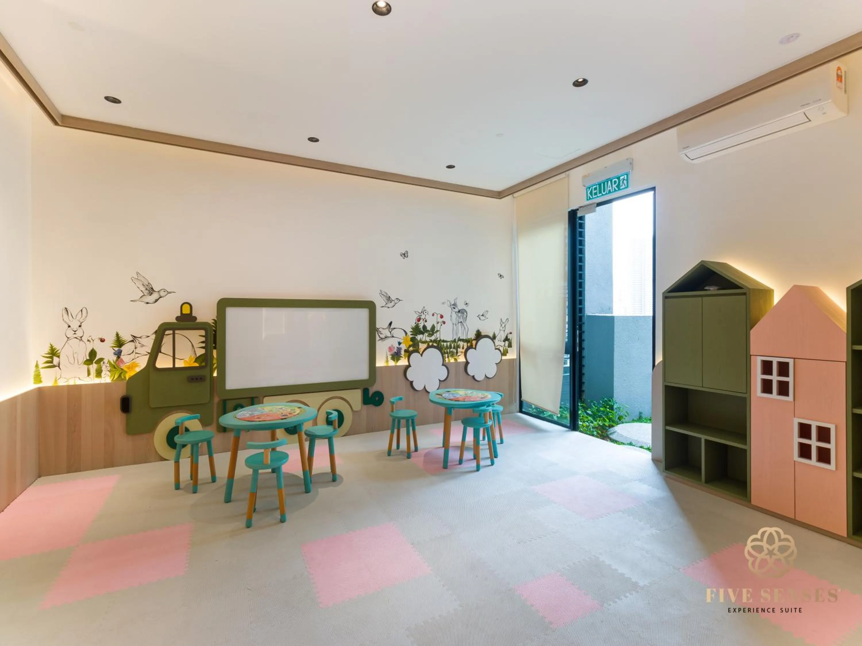 children in Scarletz Suites Kuala Lumpur, Five Senses