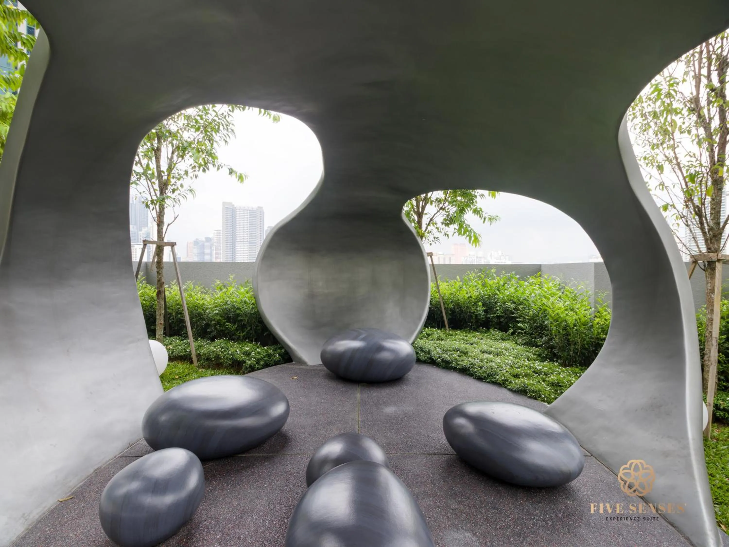 Garden in Scarletz Suites Kuala Lumpur, Five Senses