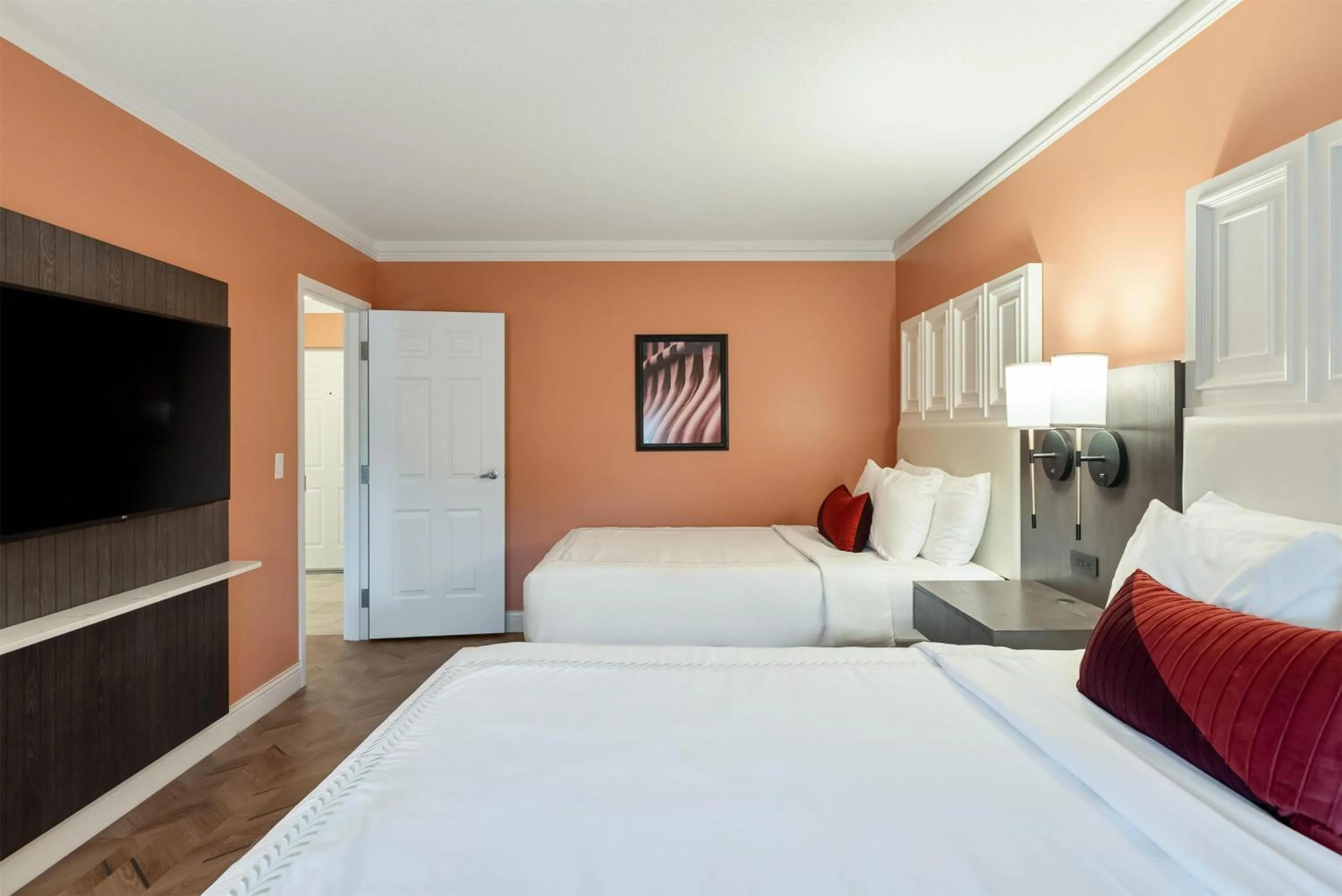 Photo of the whole room, Bed in The Inn at Lewisburg, BW Signature Collection