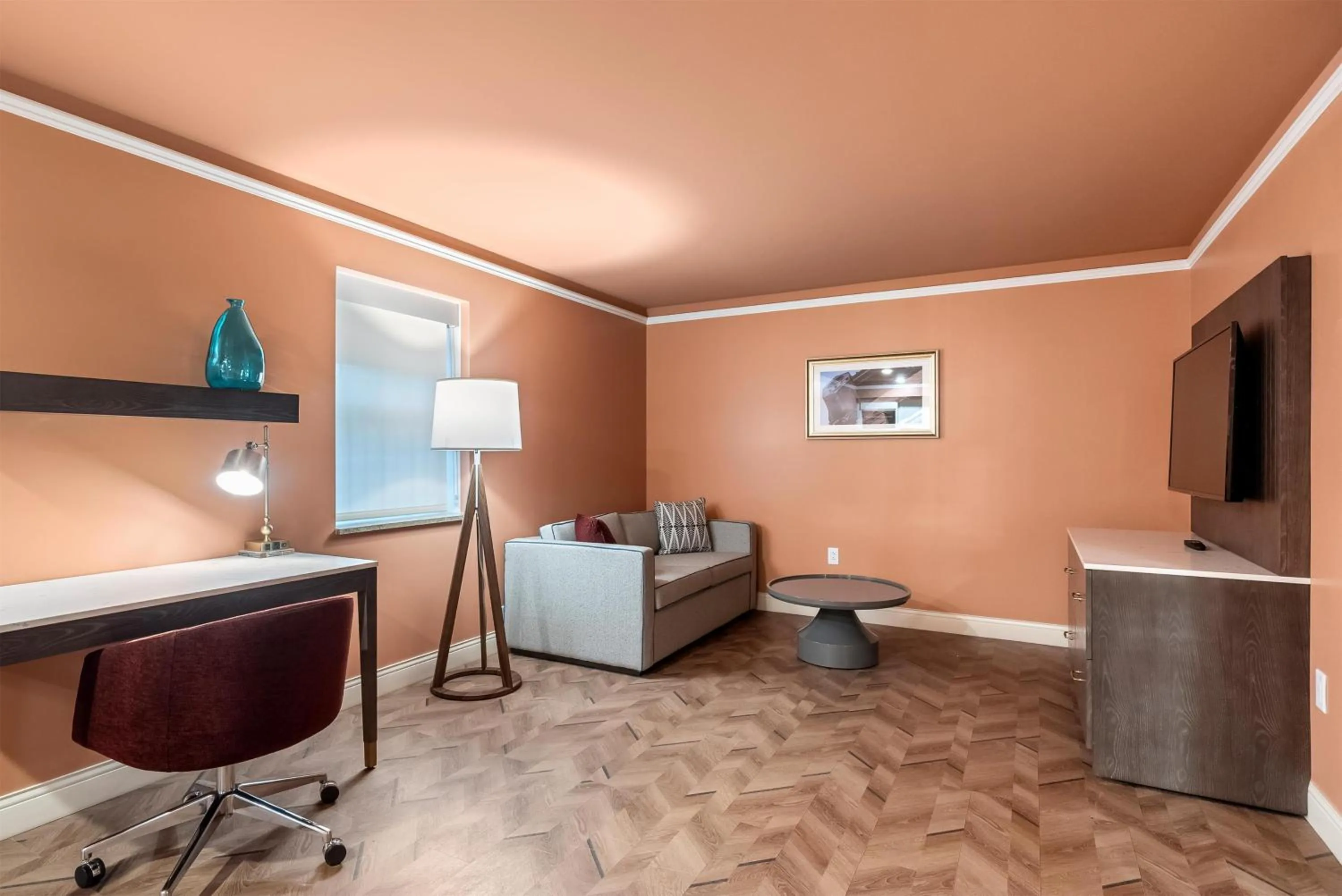 Photo of the whole room, Bed in The Inn at Lewisburg, BW Signature Collection