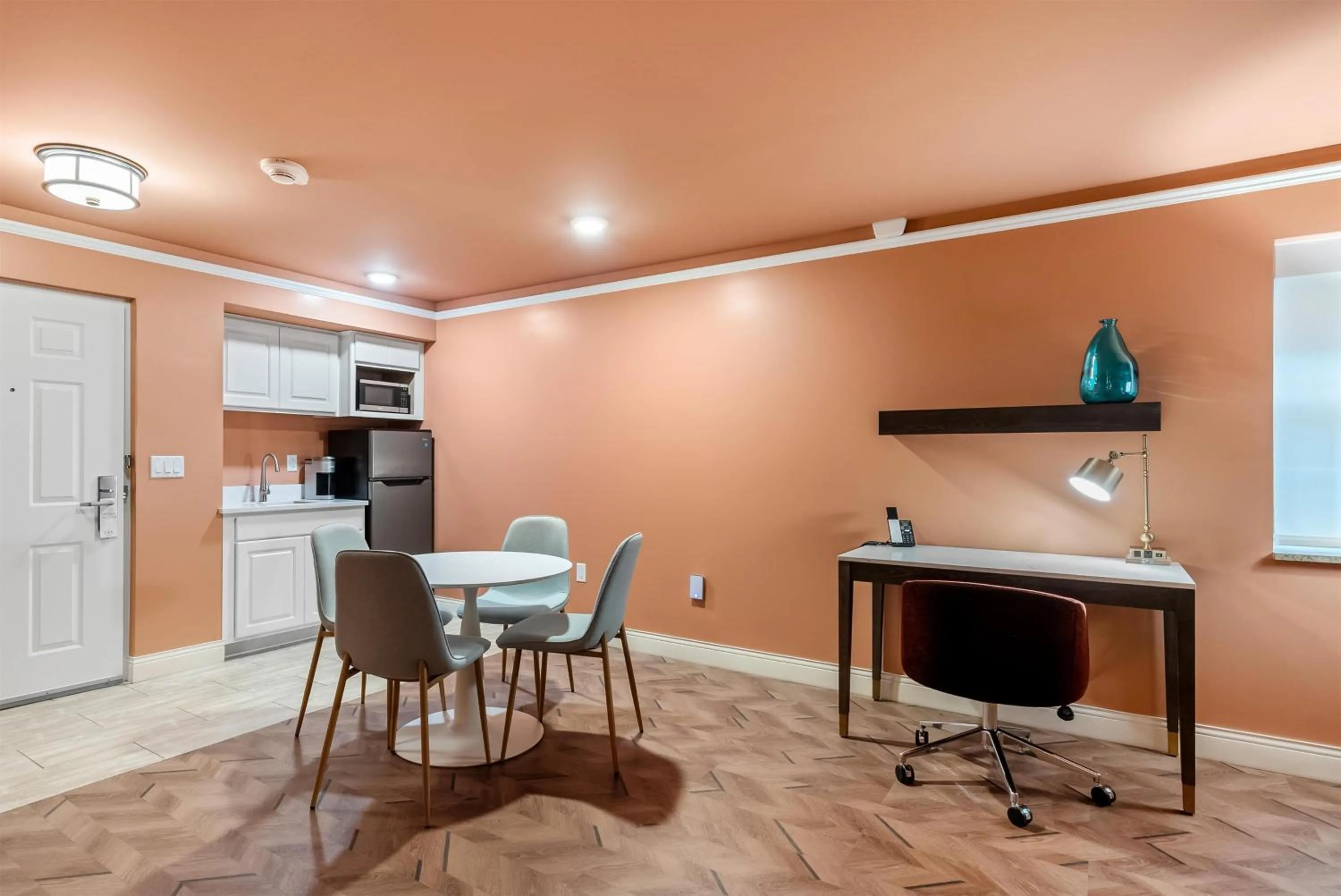 Photo of the whole room in The Inn at Lewisburg, BW Signature Collection