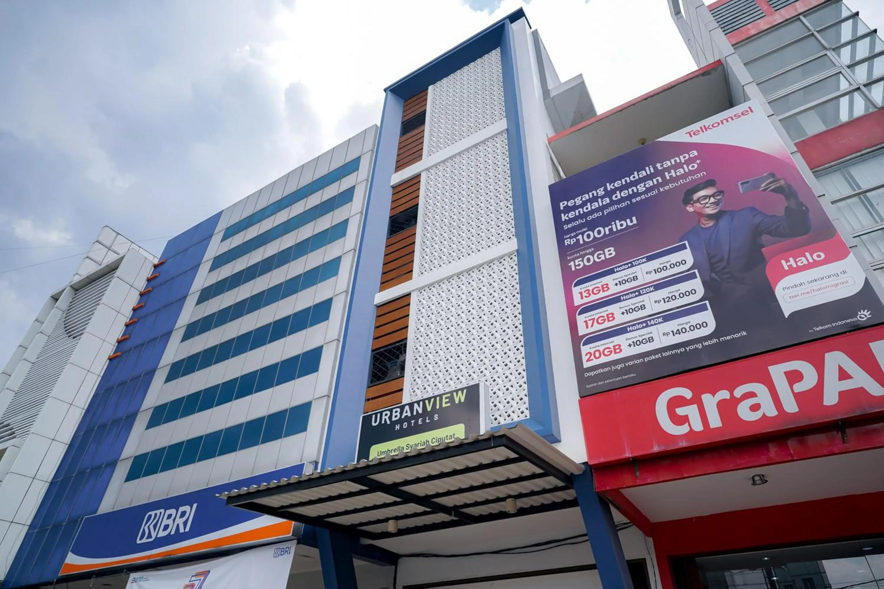 Property building in Urbanview Hotel Syariah De Umbrella Ciputat