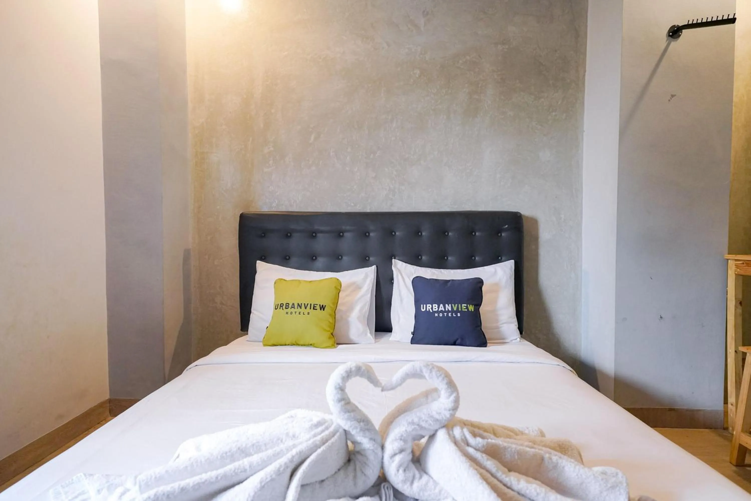 Bedroom, Bed in Urbanview Hotel Syariah De Umbrella Ciputat