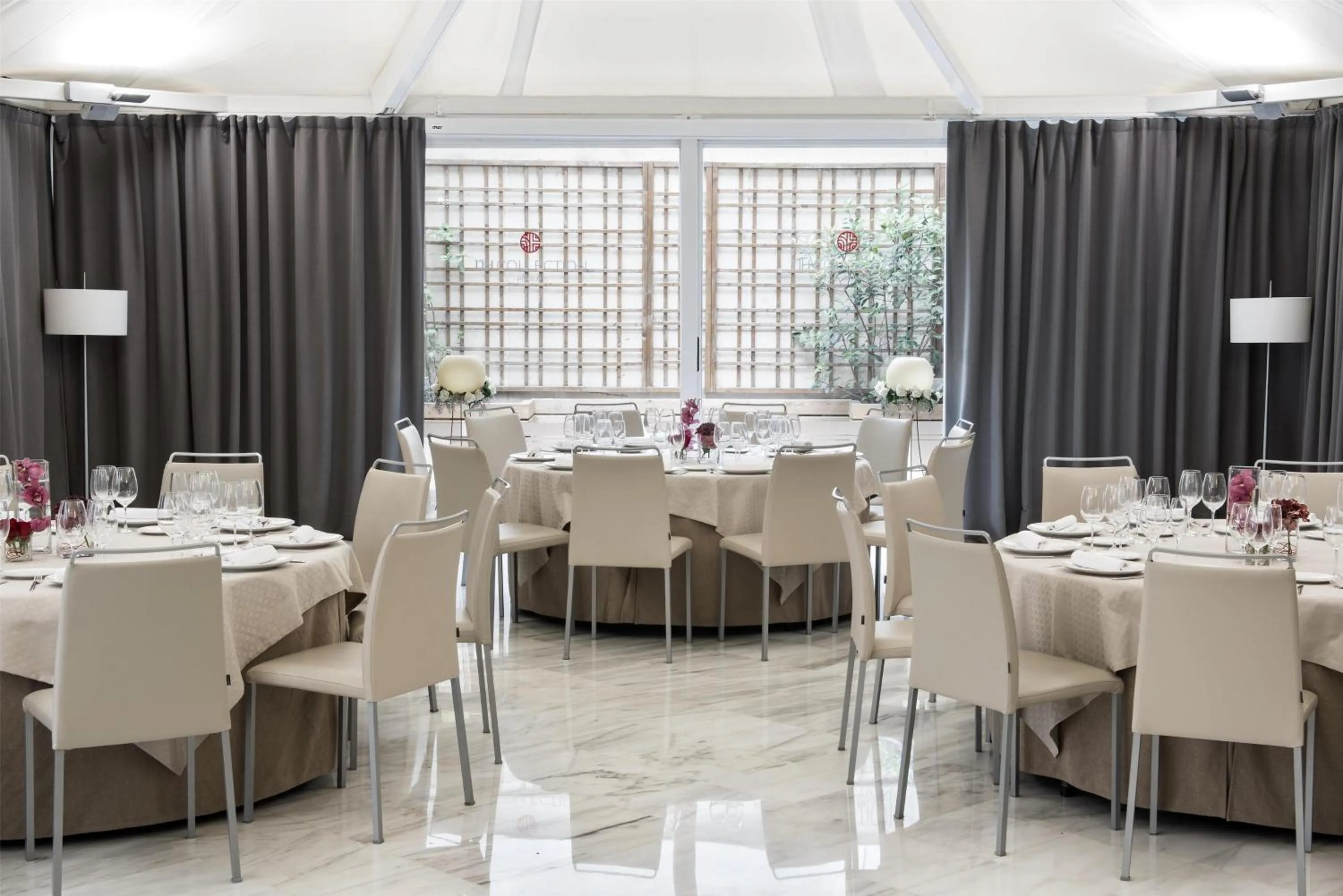 Lounge or bar in NH Collection Barcelona Podium