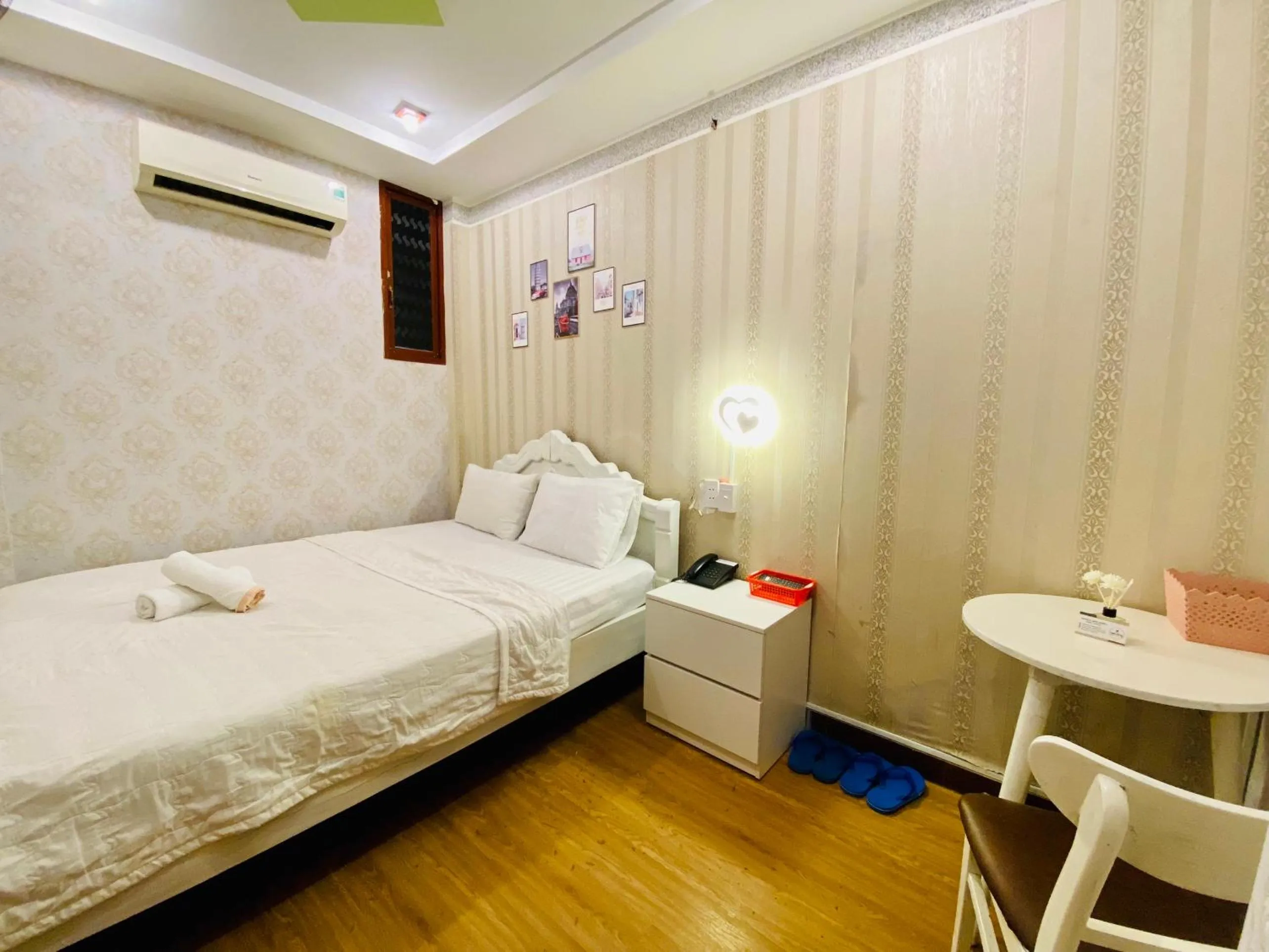 Bedroom, Bed in Jewel Hotel