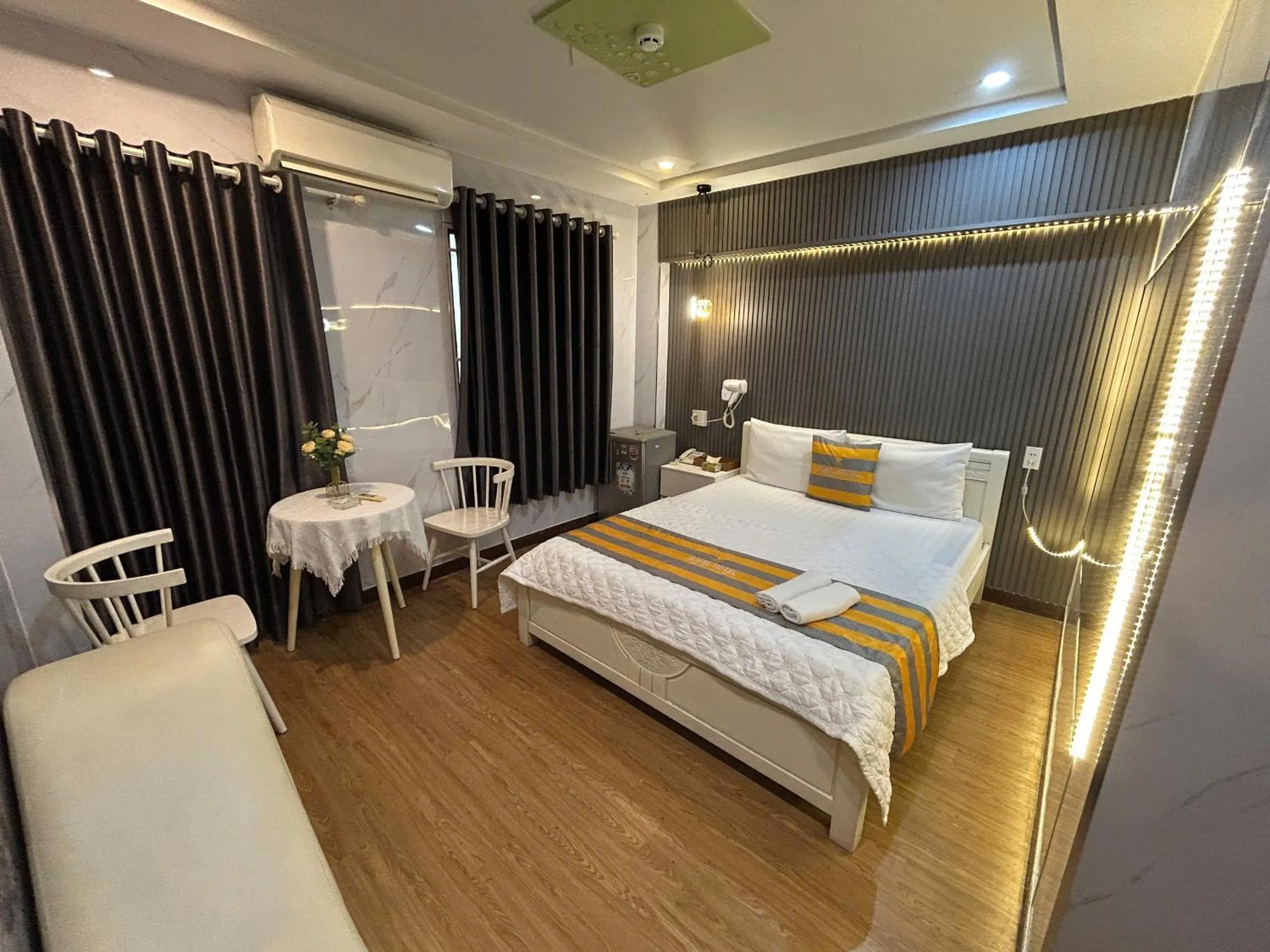 Bedroom, Bed in Jewel Hotel