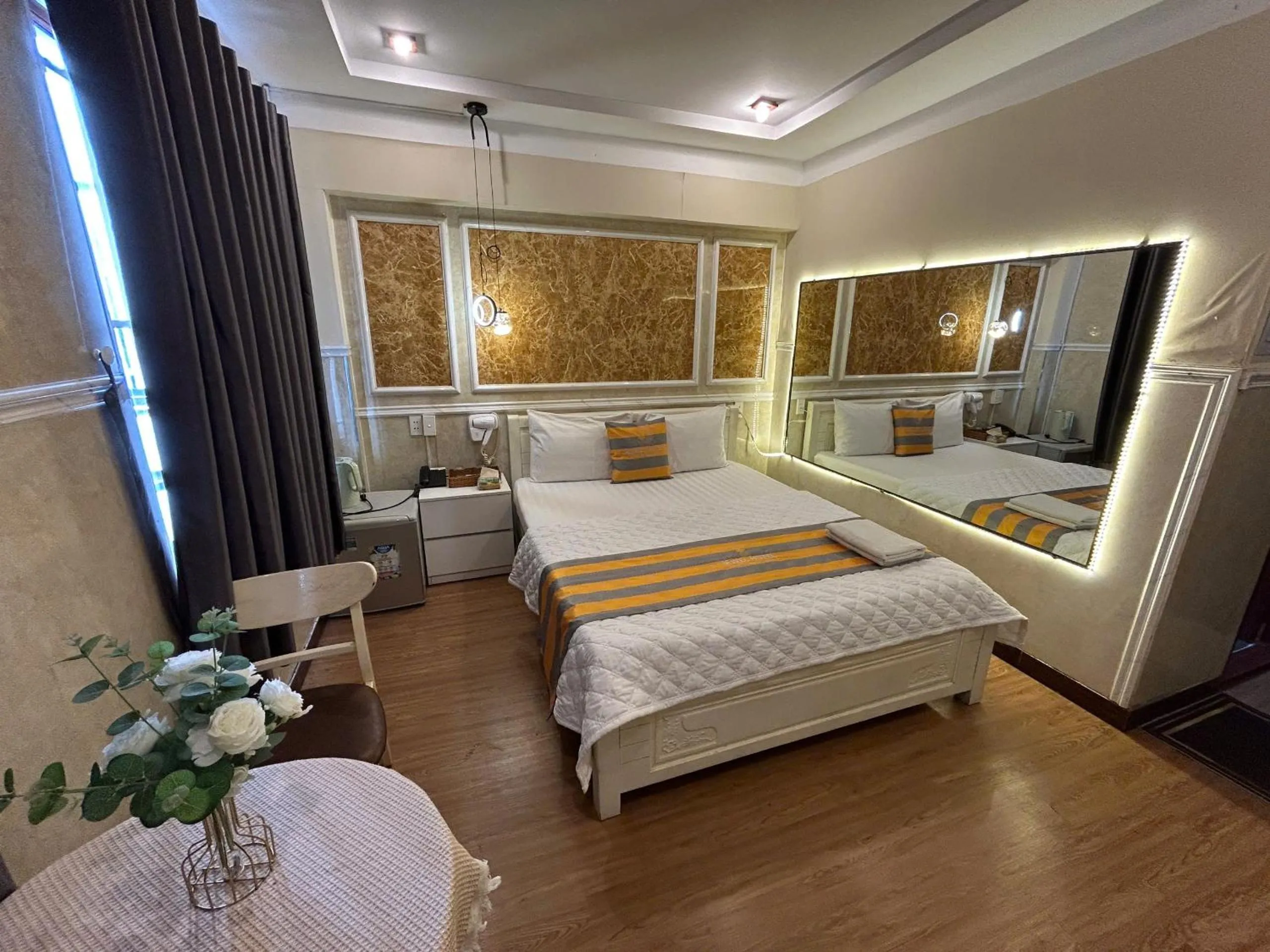 Bedroom, Bed in Jewel Hotel