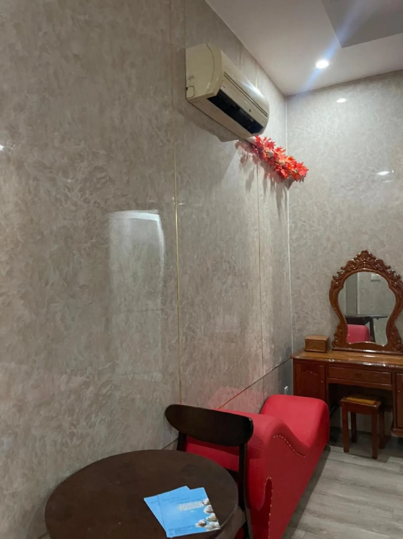 air conditioner in Khách Sạn Tràng An