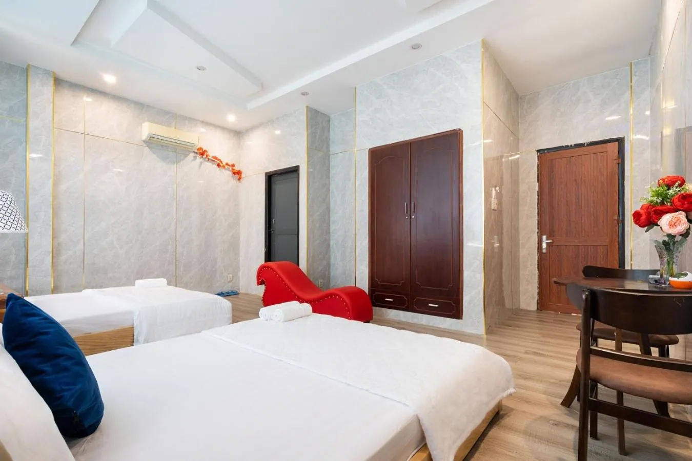 Photo of the whole room, Bed in Khách Sạn Tràng An