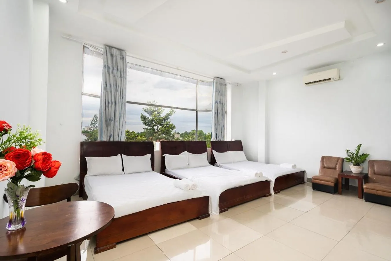 Photo of the whole room, Bed in Khách Sạn Tràng An