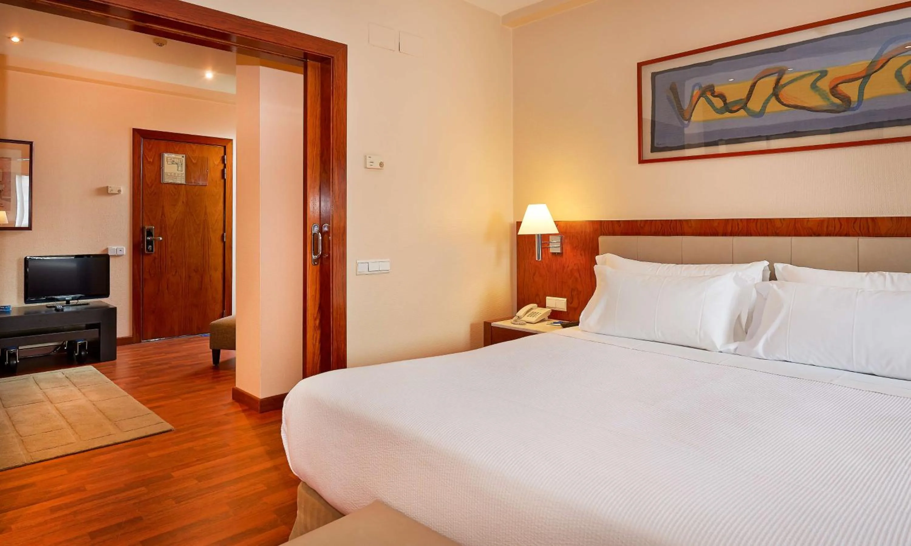 Photo of the whole room, Bed in NH Barcelona Entenza