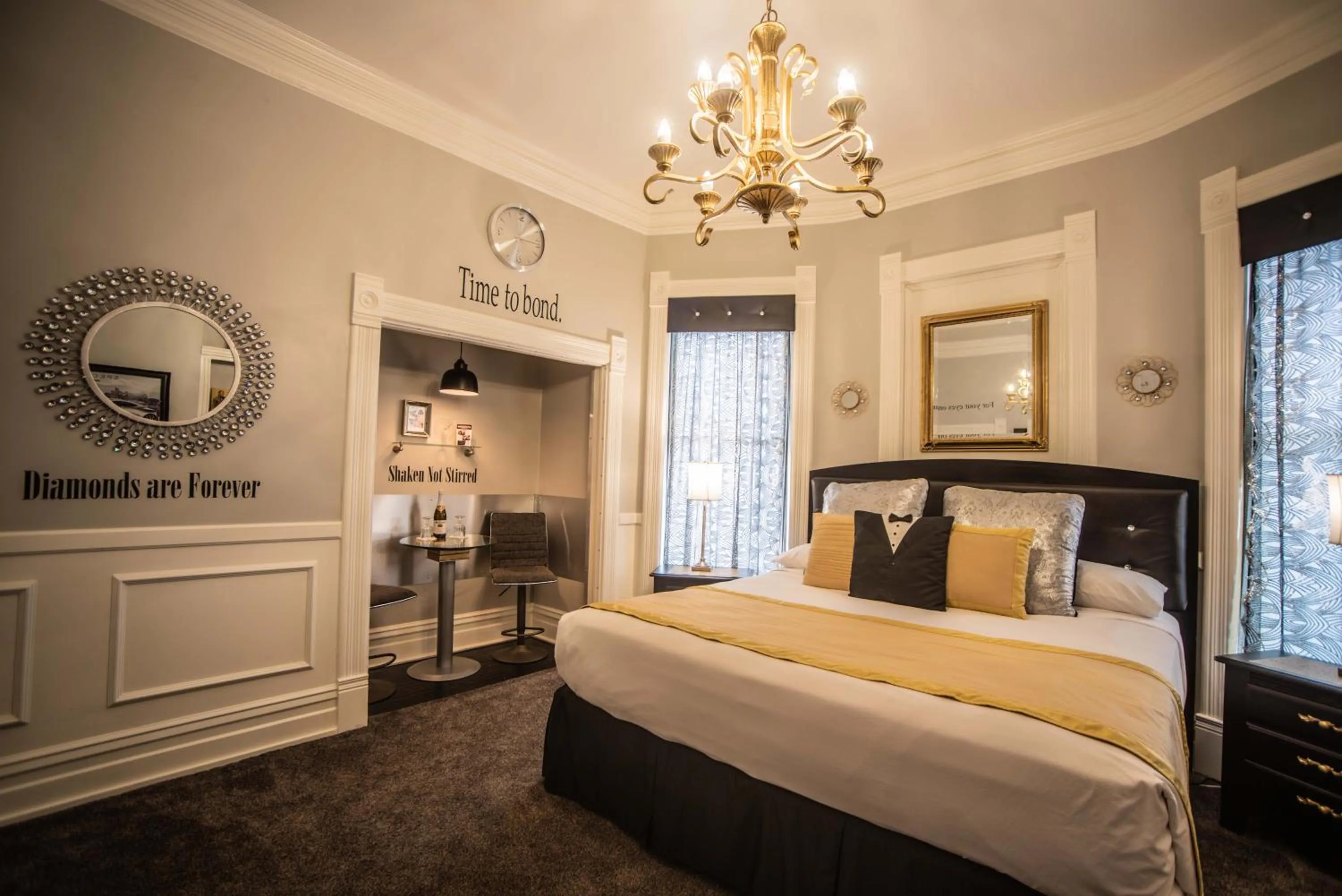 Bedroom, Bed in The Anniversary Inn - South Temple