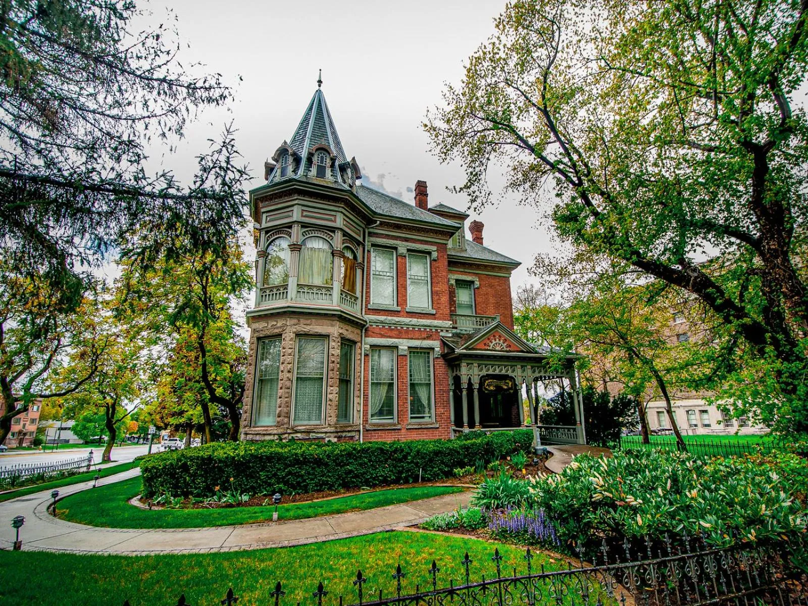 Property building in The Anniversary Inn - South Temple