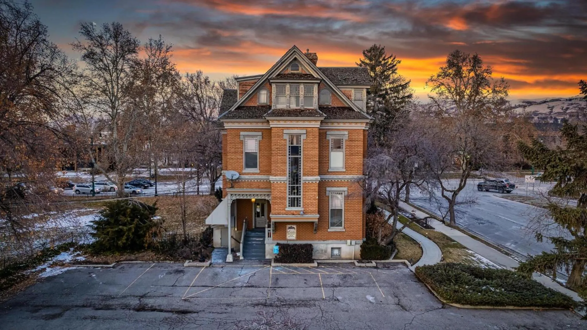 Property building in The Anniversary Inn - South Temple