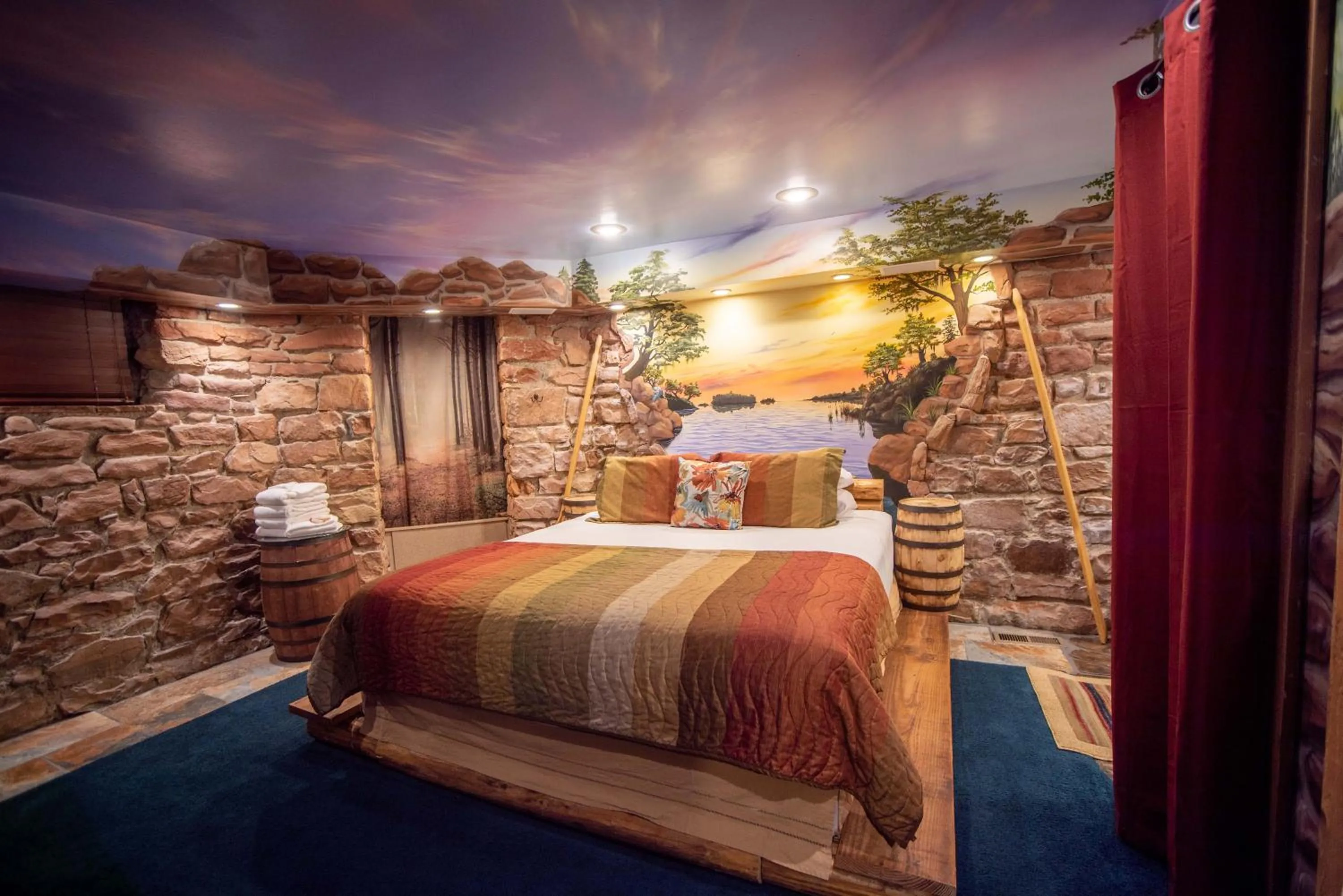 Bedroom, Bed in The Anniversary Inn - South Temple