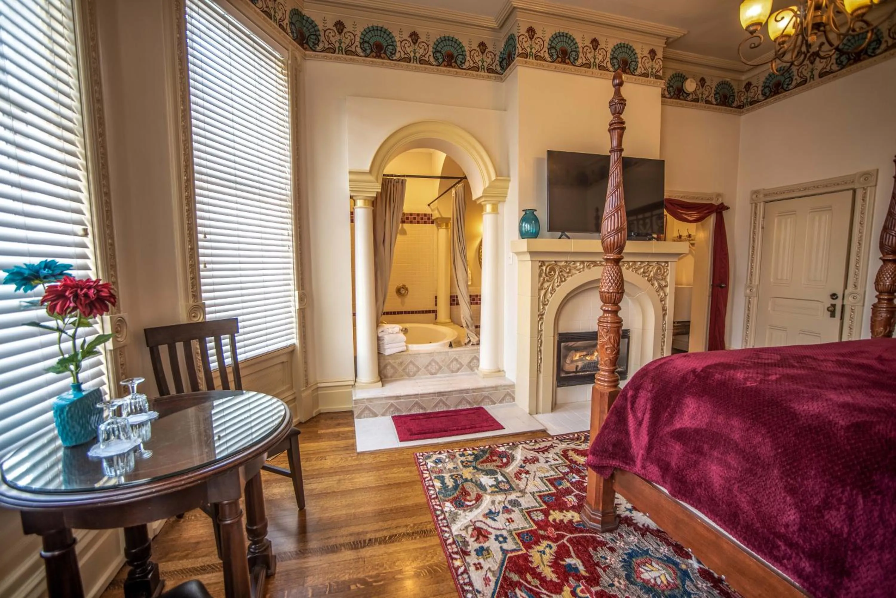 Bedroom, Bed in The Anniversary Inn - South Temple