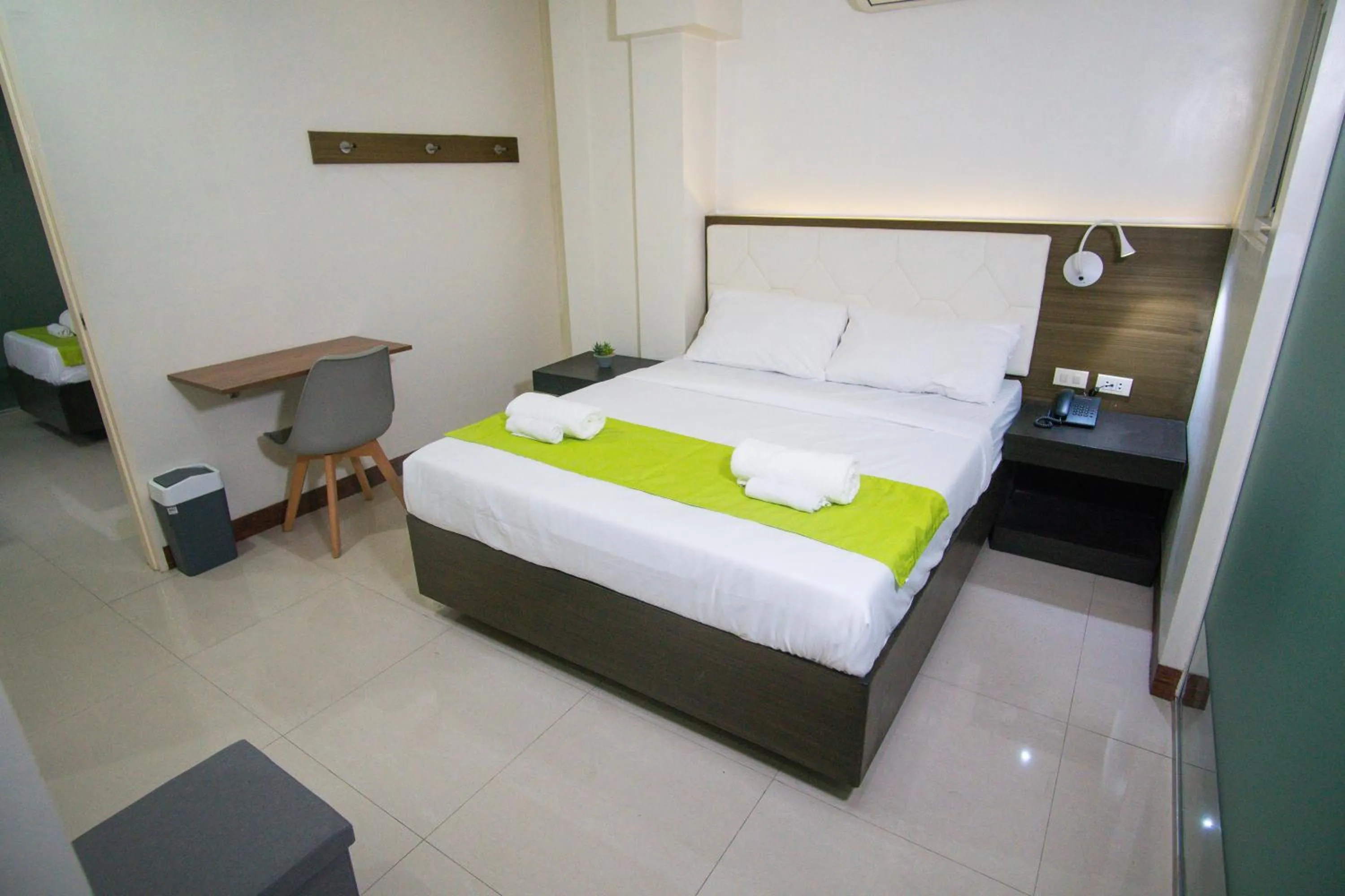 Bedroom, Bed in Benrose Hotel