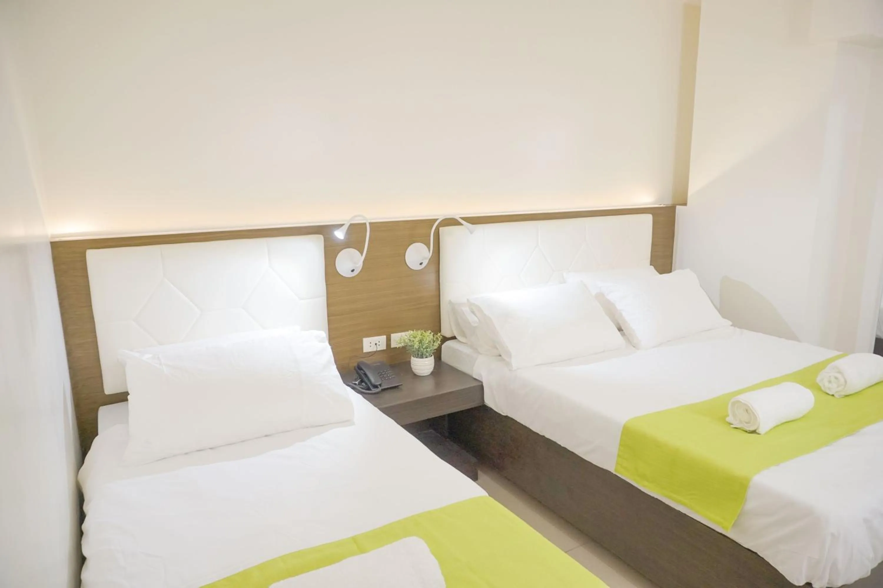 Bedroom, Bed in Benrose Hotel