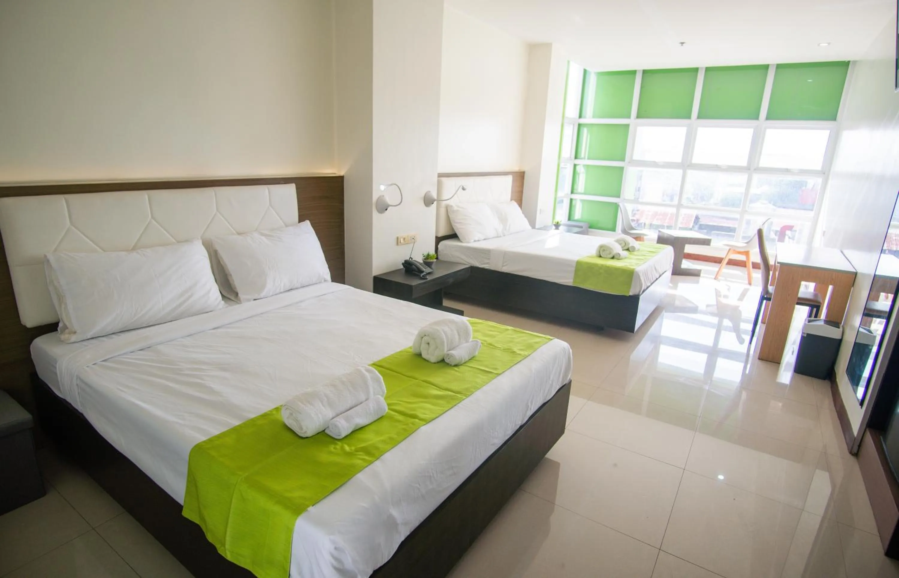 Bedroom, Bed in Benrose Hotel