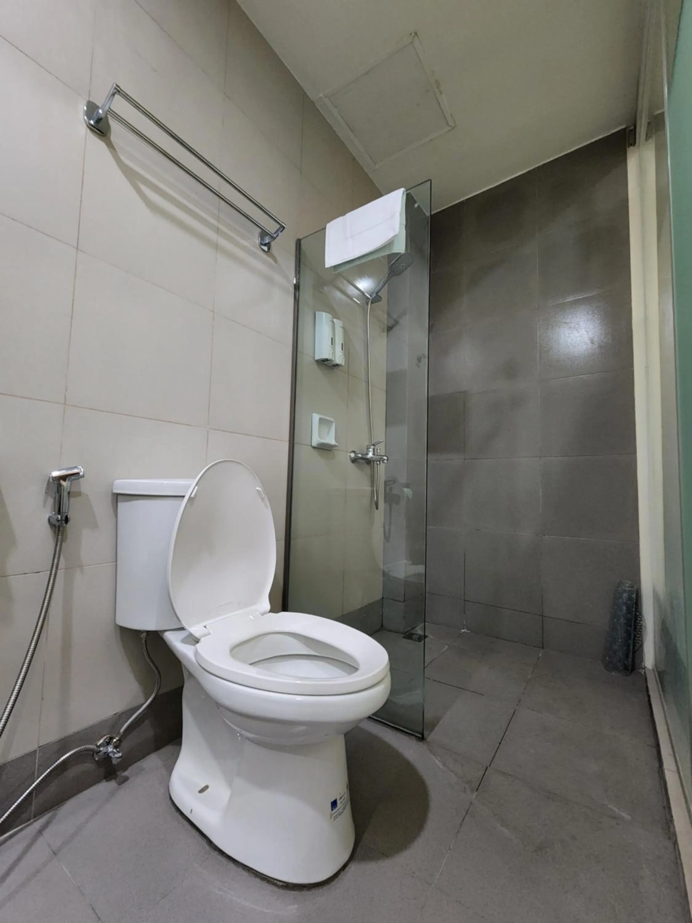 Bathroom in Benrose Hotel