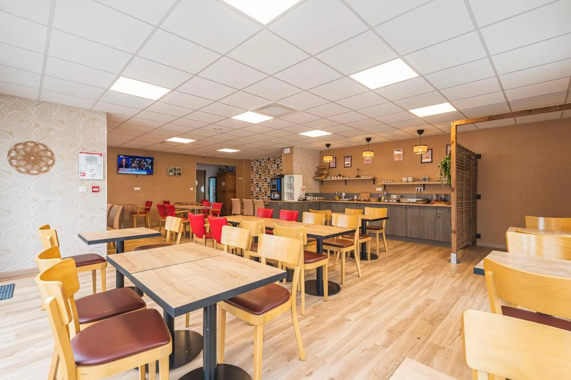 Restaurant/places to eat in Logis Hotel au tambour