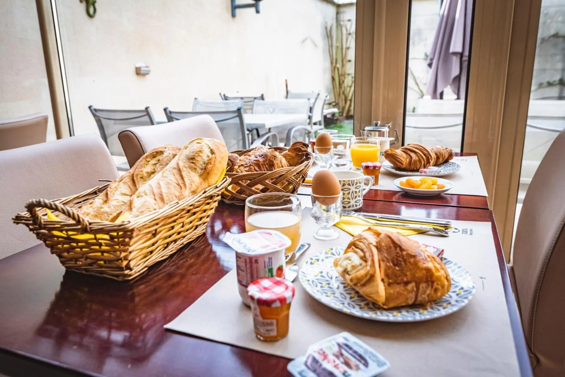 Breakfast in Logis Hotel au tambour