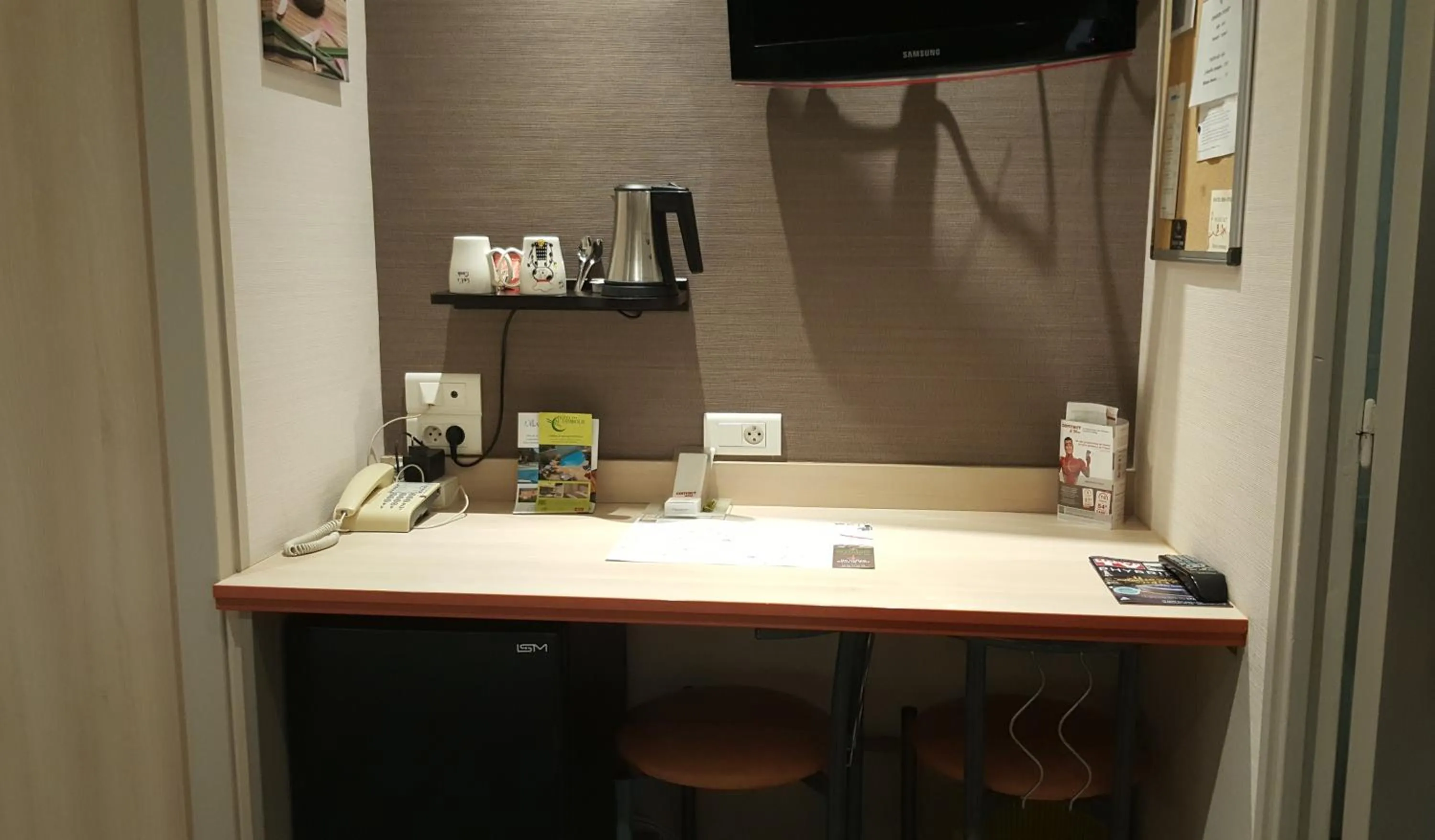 Seating area in Logis Hotel au tambour