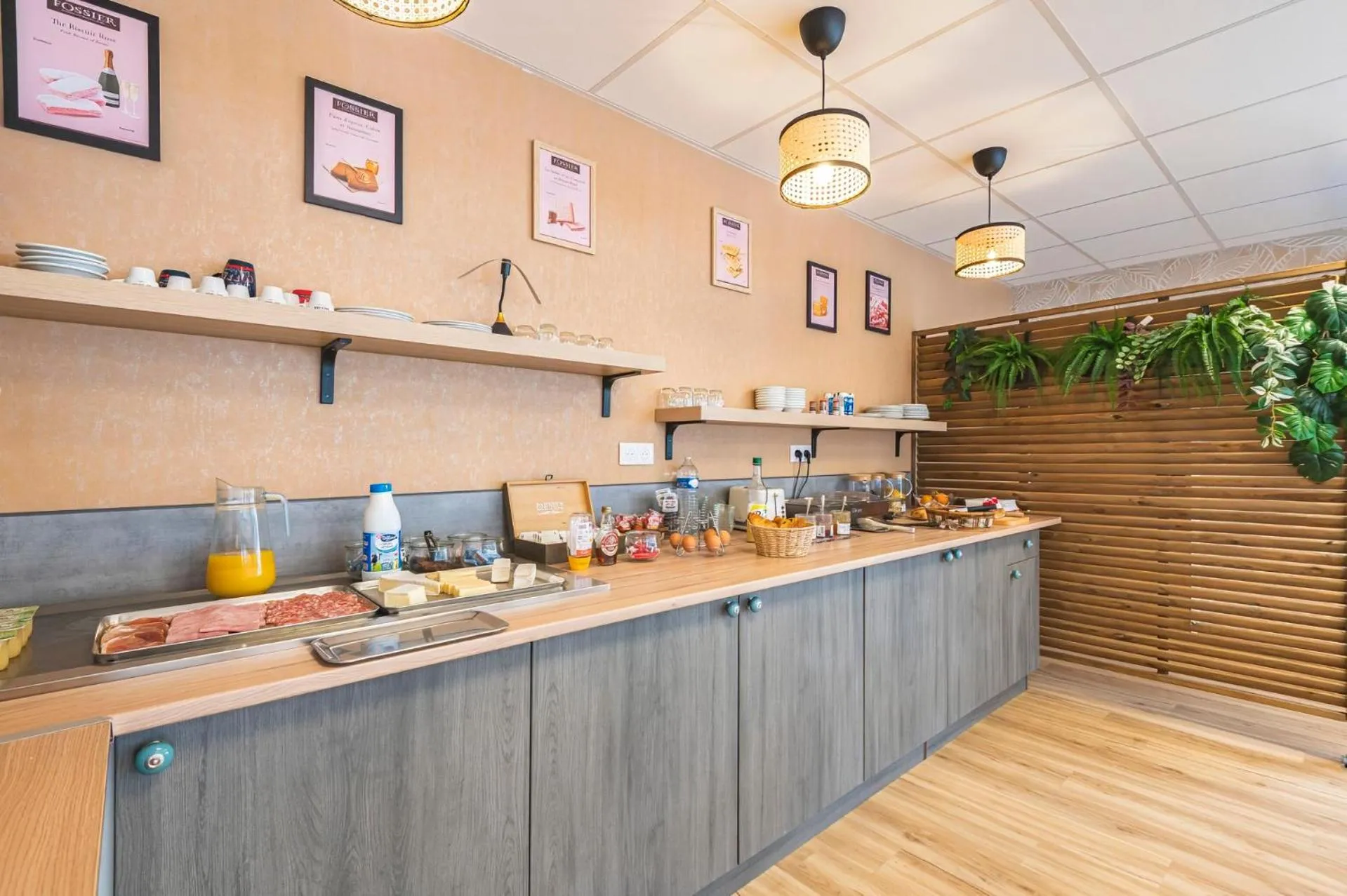 Breakfast in Logis Hotel au tambour