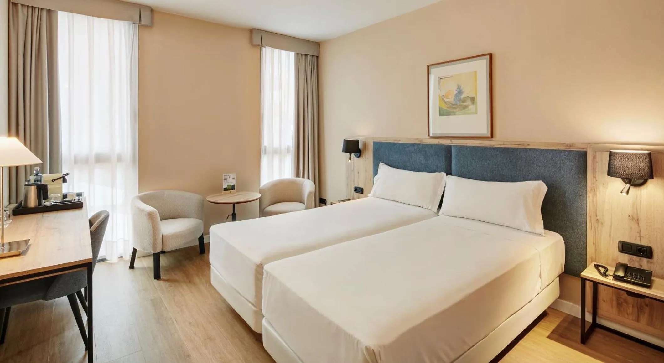 Photo of the whole room, Bed in Sercotel Cornellà Barcelona