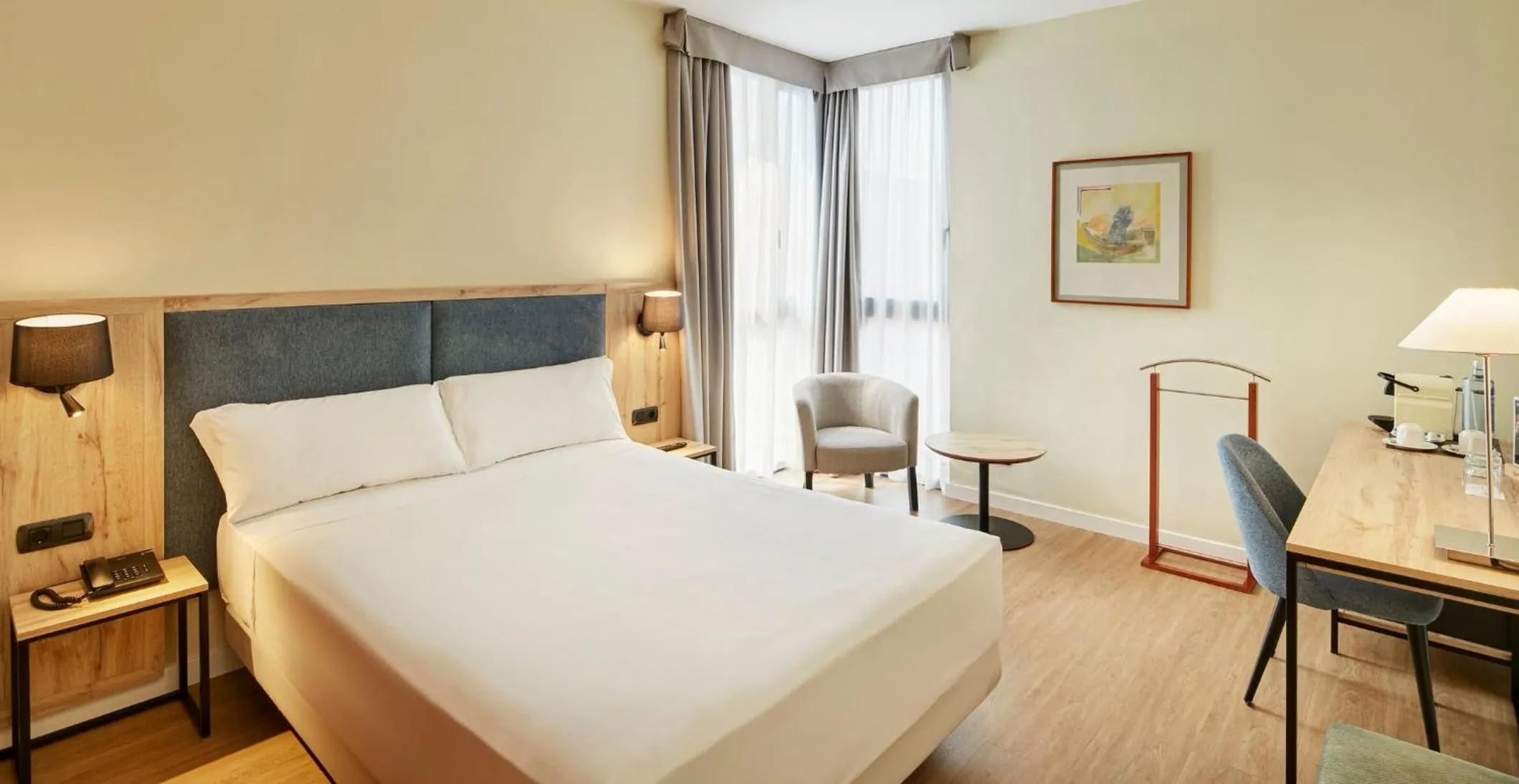 Photo of the whole room, Bed in Sercotel Cornellà Barcelona