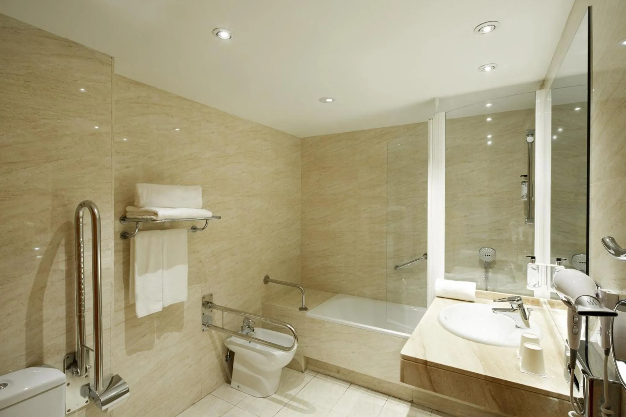 Photo of the whole room in Sercotel Cornellà Barcelona