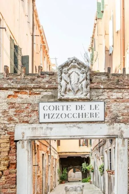 Landmark view in Dream's door with canal view in Venice