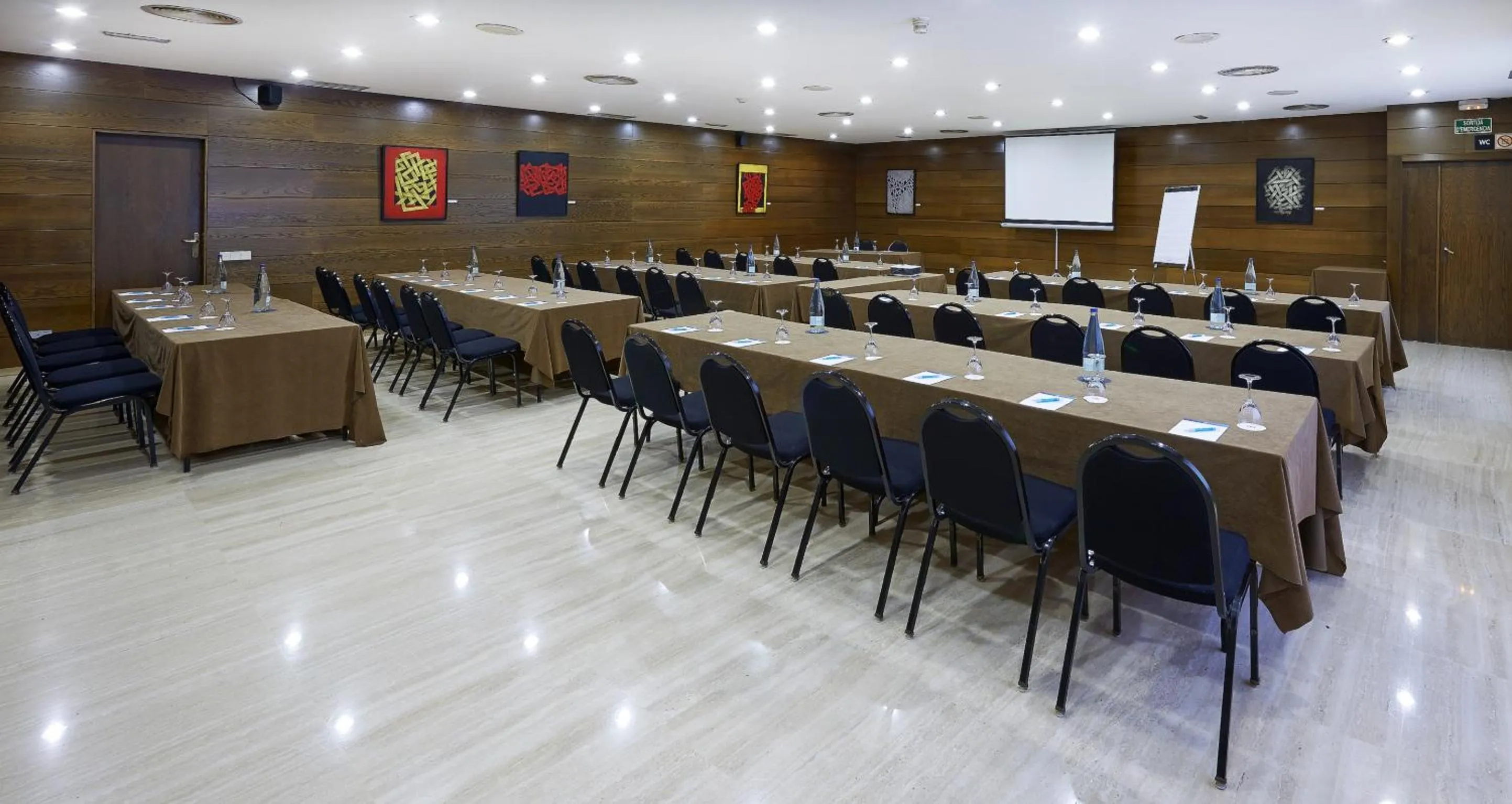 Meeting/conference room in Up Rooms Vic Hotel
