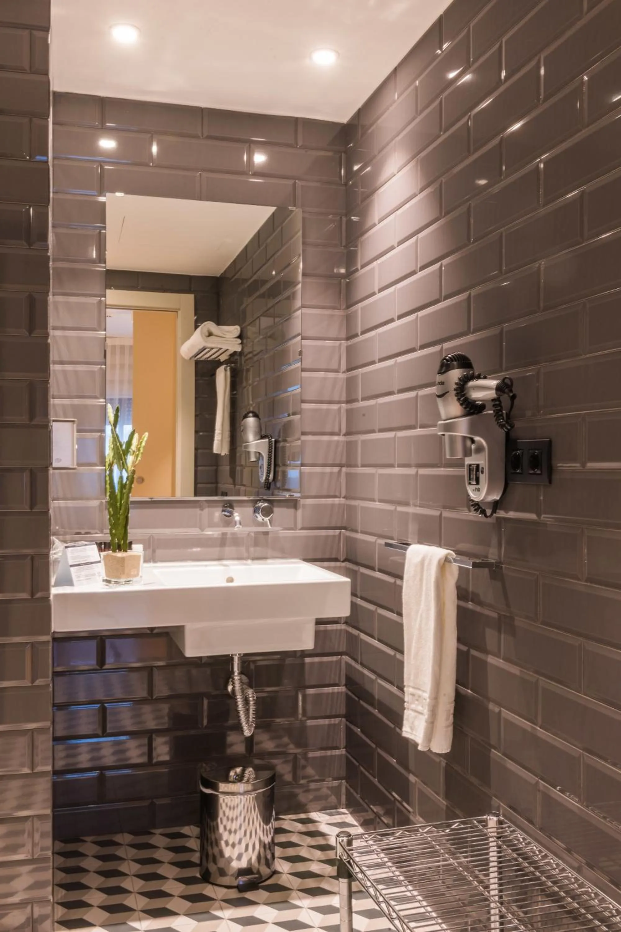 Bathroom in Up Rooms Vic Hotel