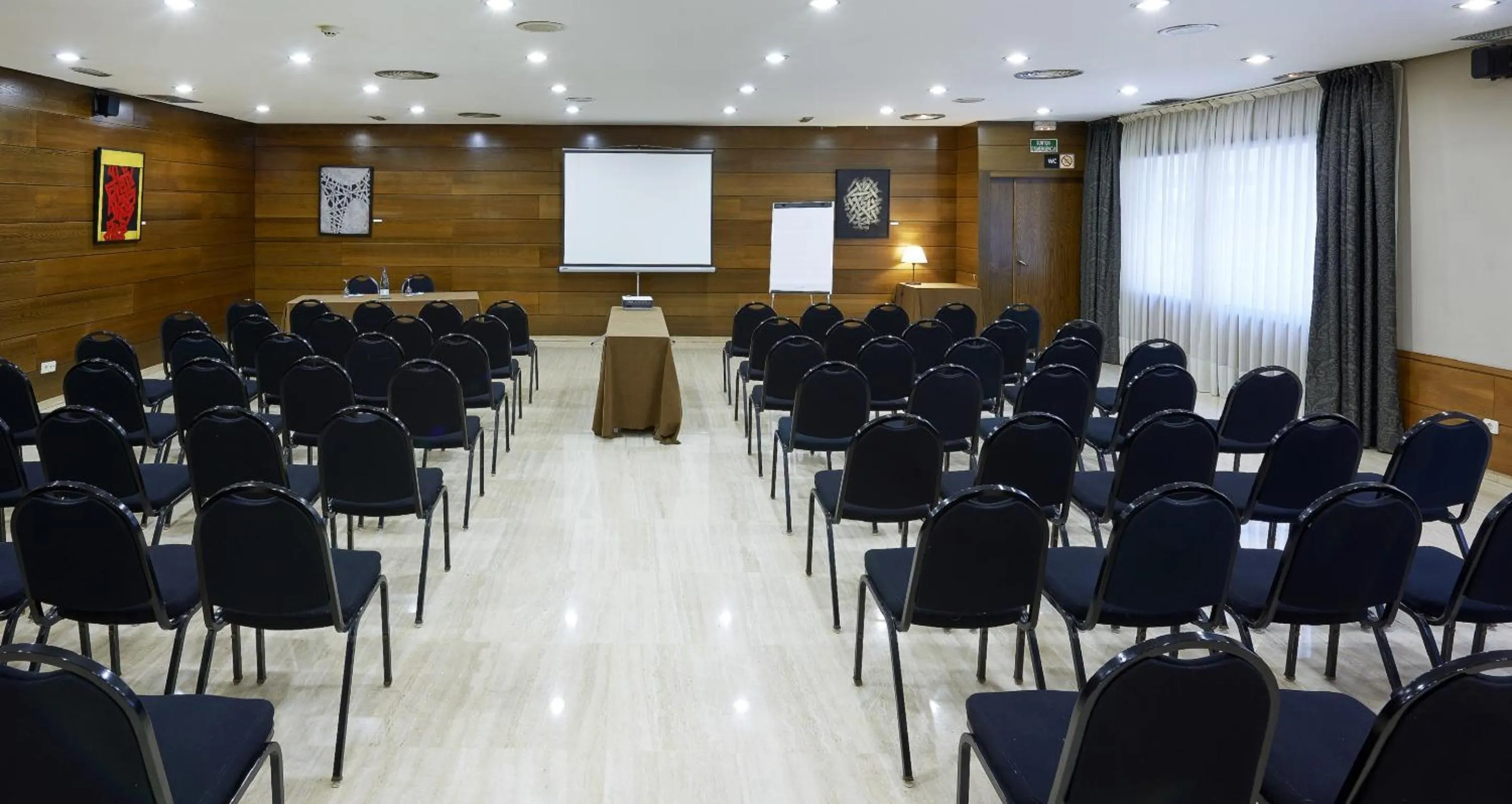 Meeting/conference room in Up Rooms Vic Hotel