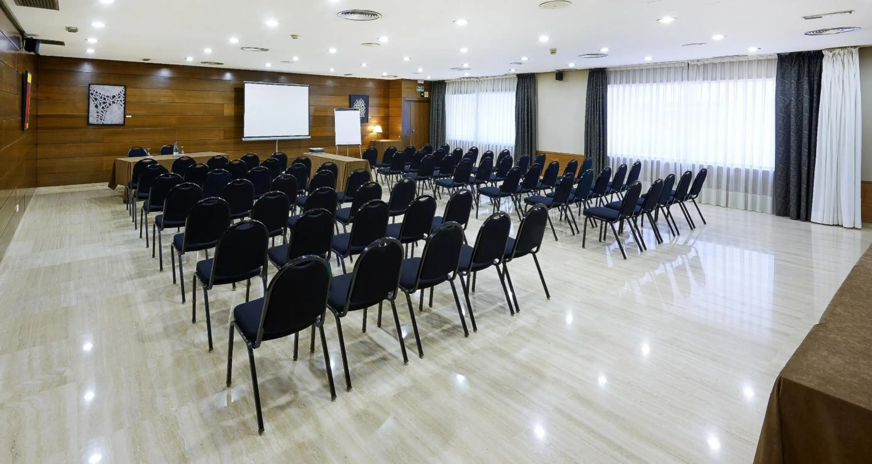 Meeting/conference room in Up Rooms Vic Hotel