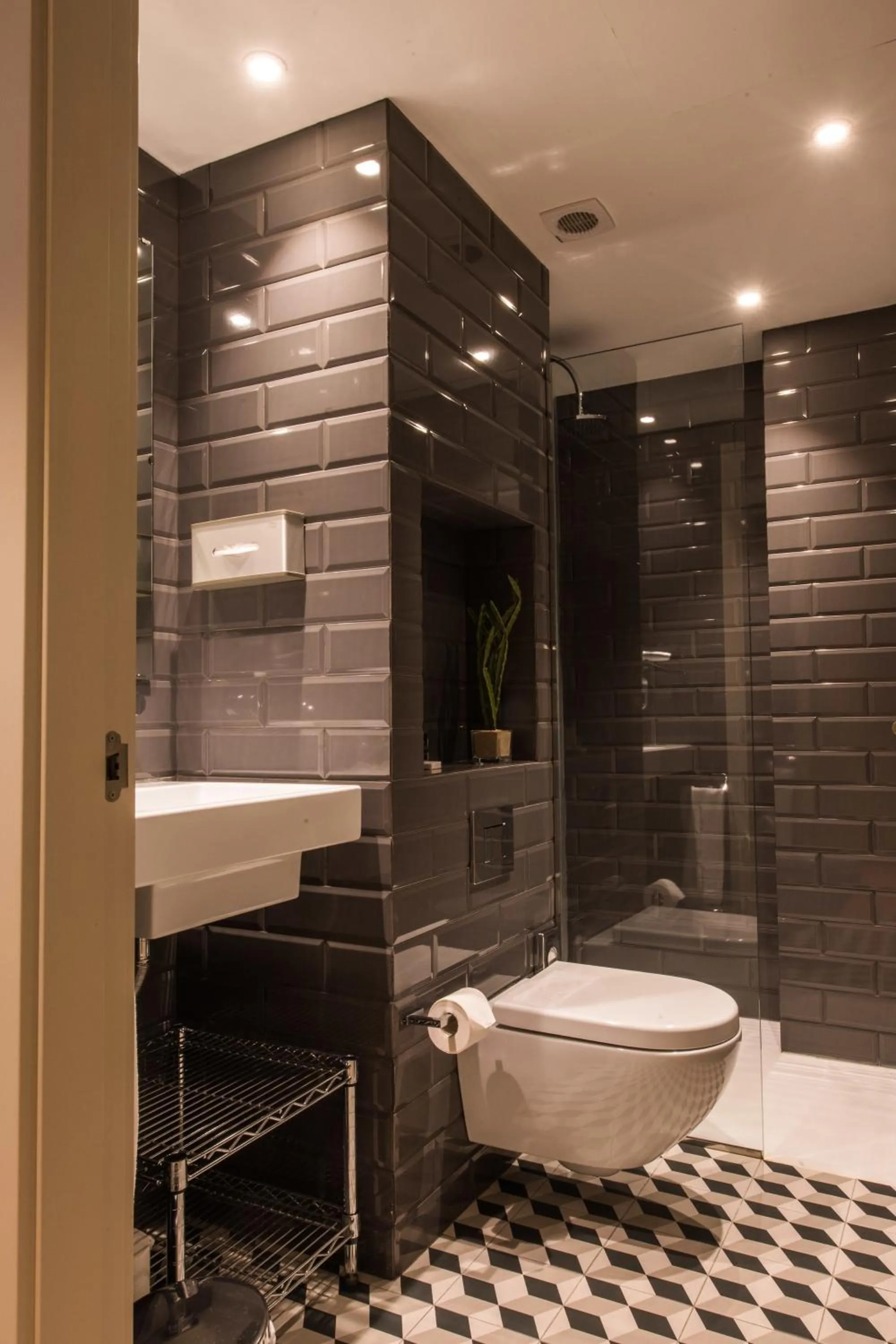 Bathroom in Up Rooms Vic Hotel