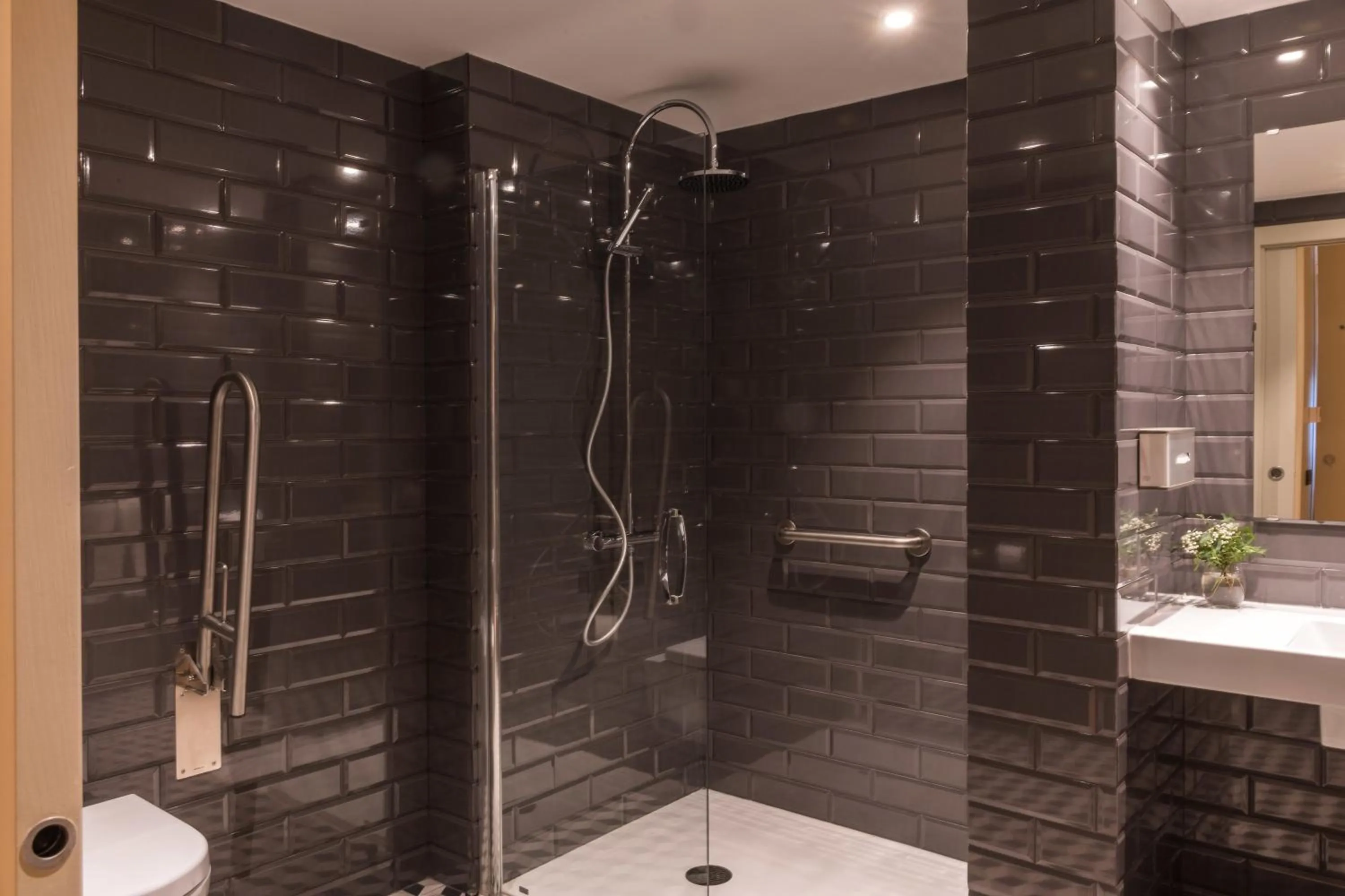 Bathroom in Up Rooms Vic Hotel