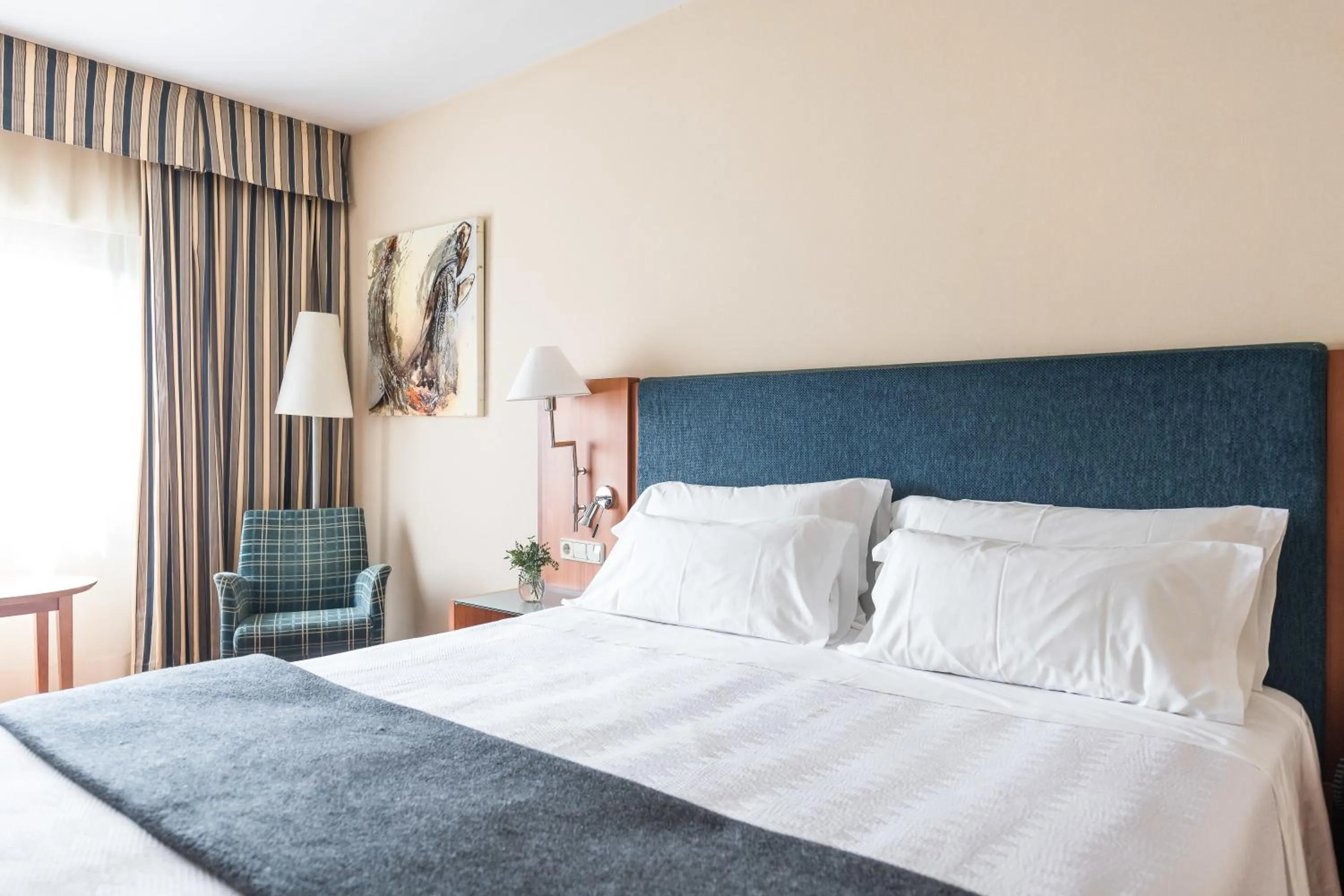 Photo of the whole room, Bed in Up Rooms Vic Hotel