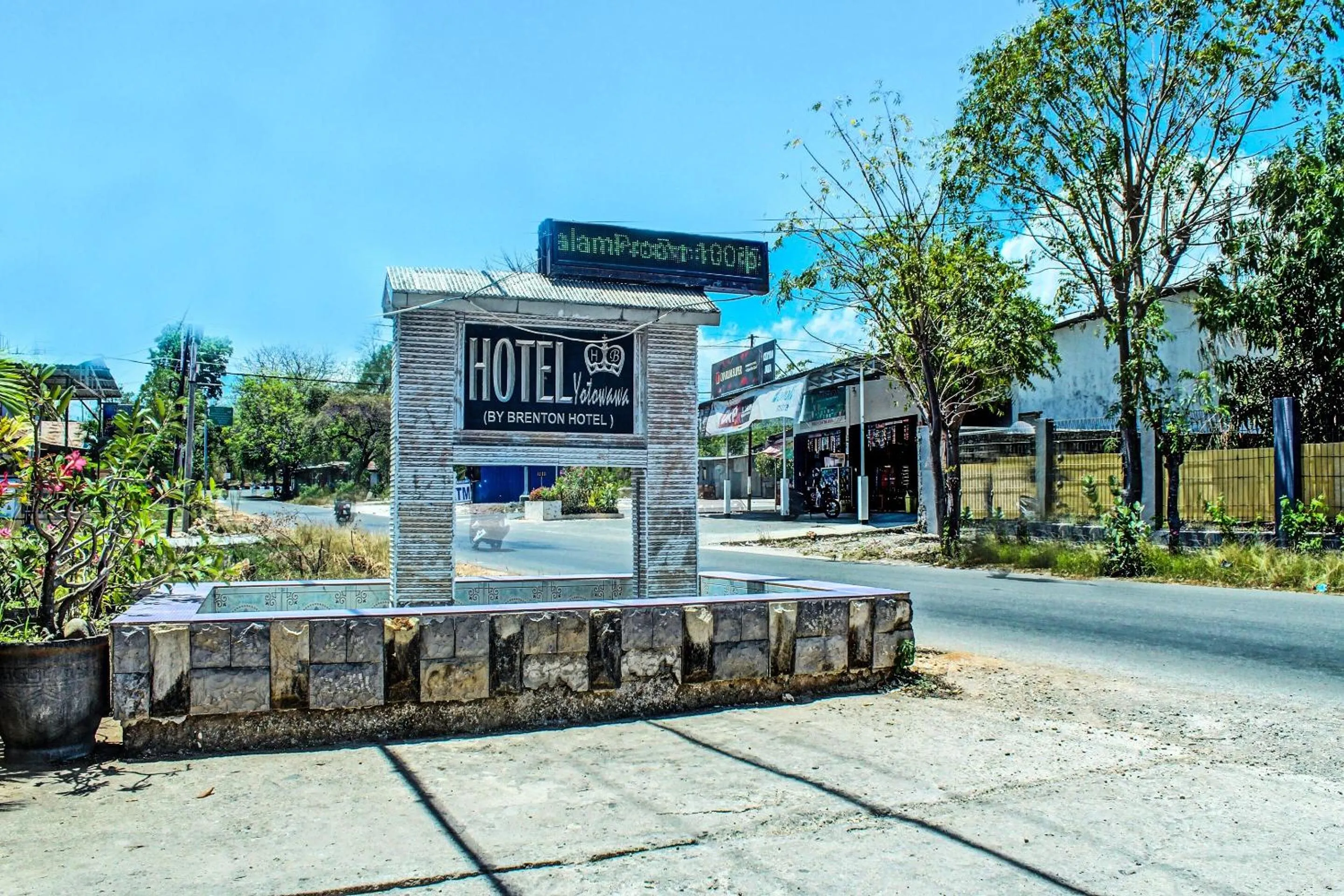 Facade/entrance in Hotel O Yotowawa NearBukit Cinta