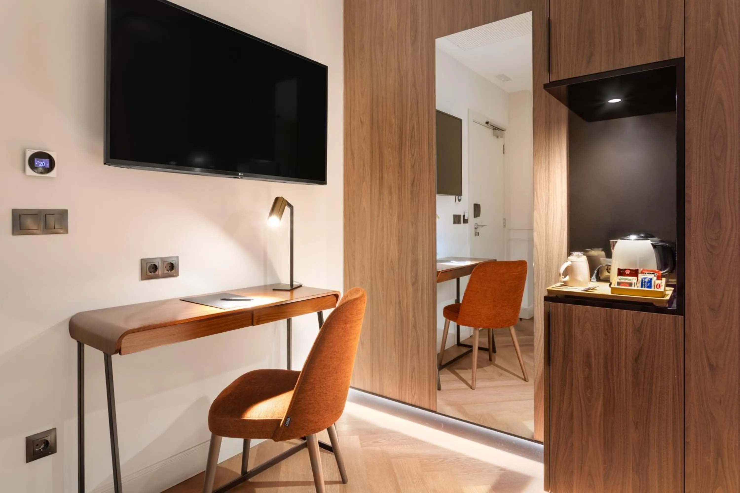 TV and multimedia in Bilder Boutique Hotel