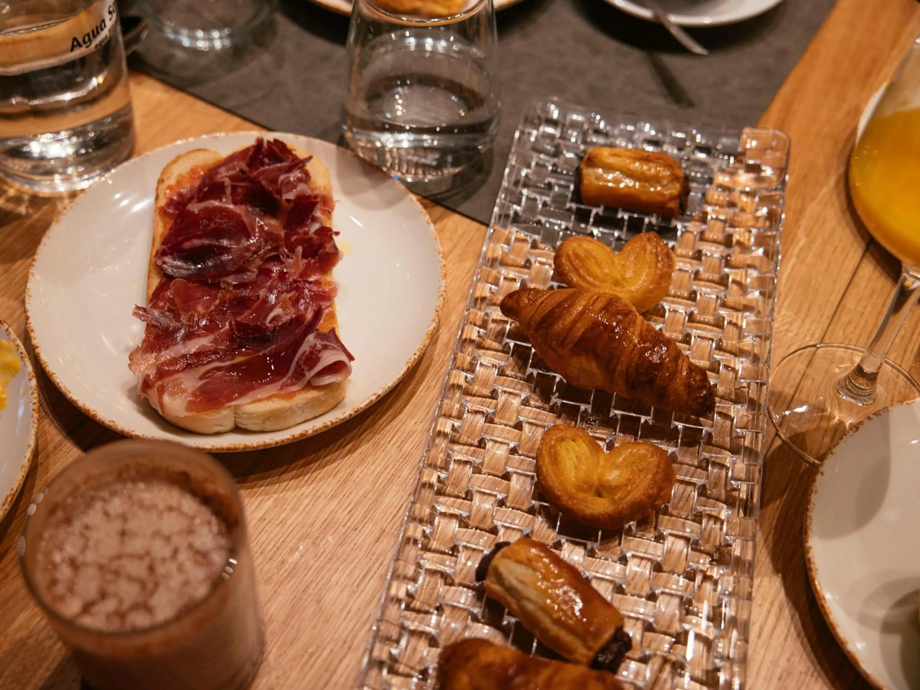 Breakfast in Bilder Boutique Hotel