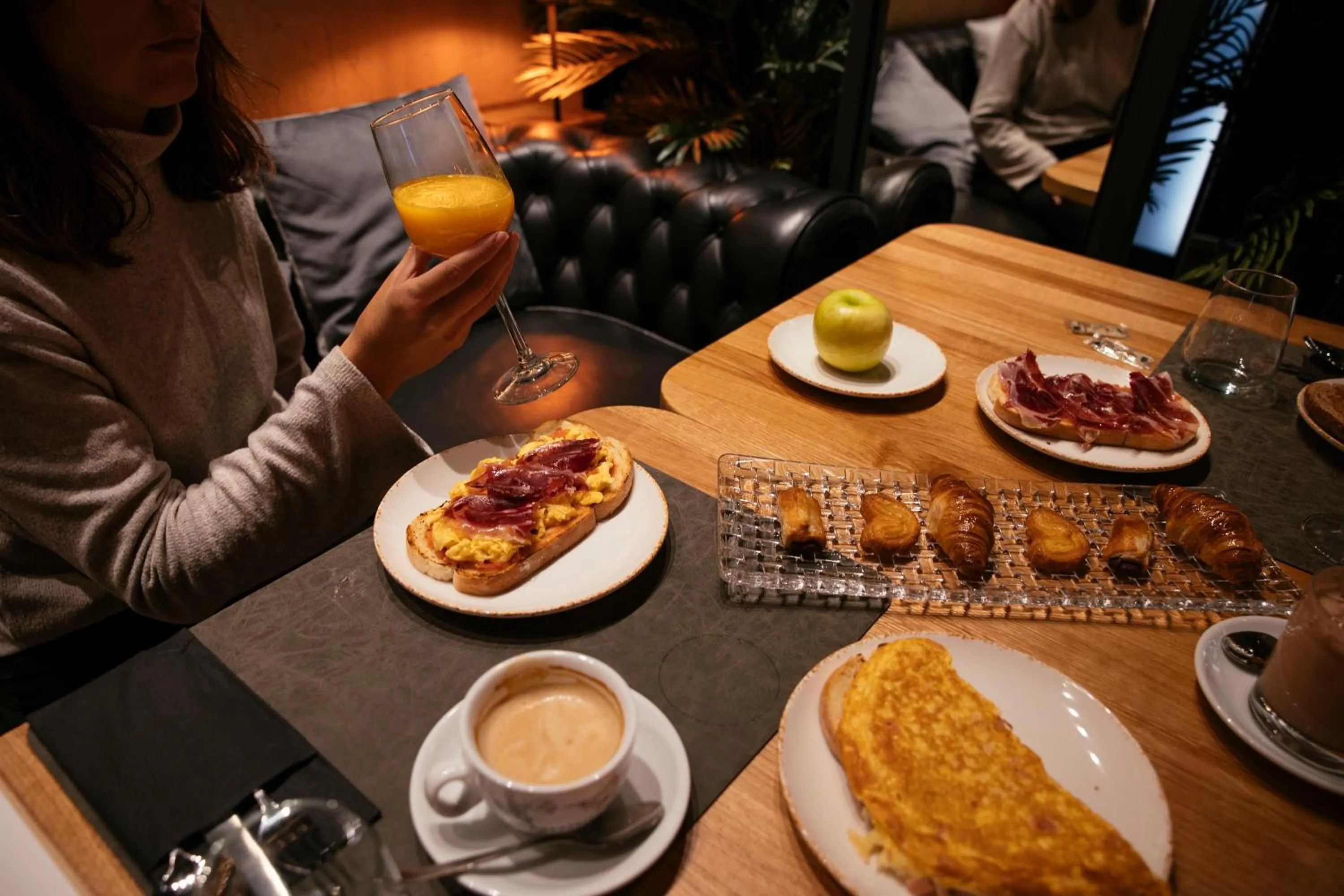 Breakfast in Bilder Boutique Hotel