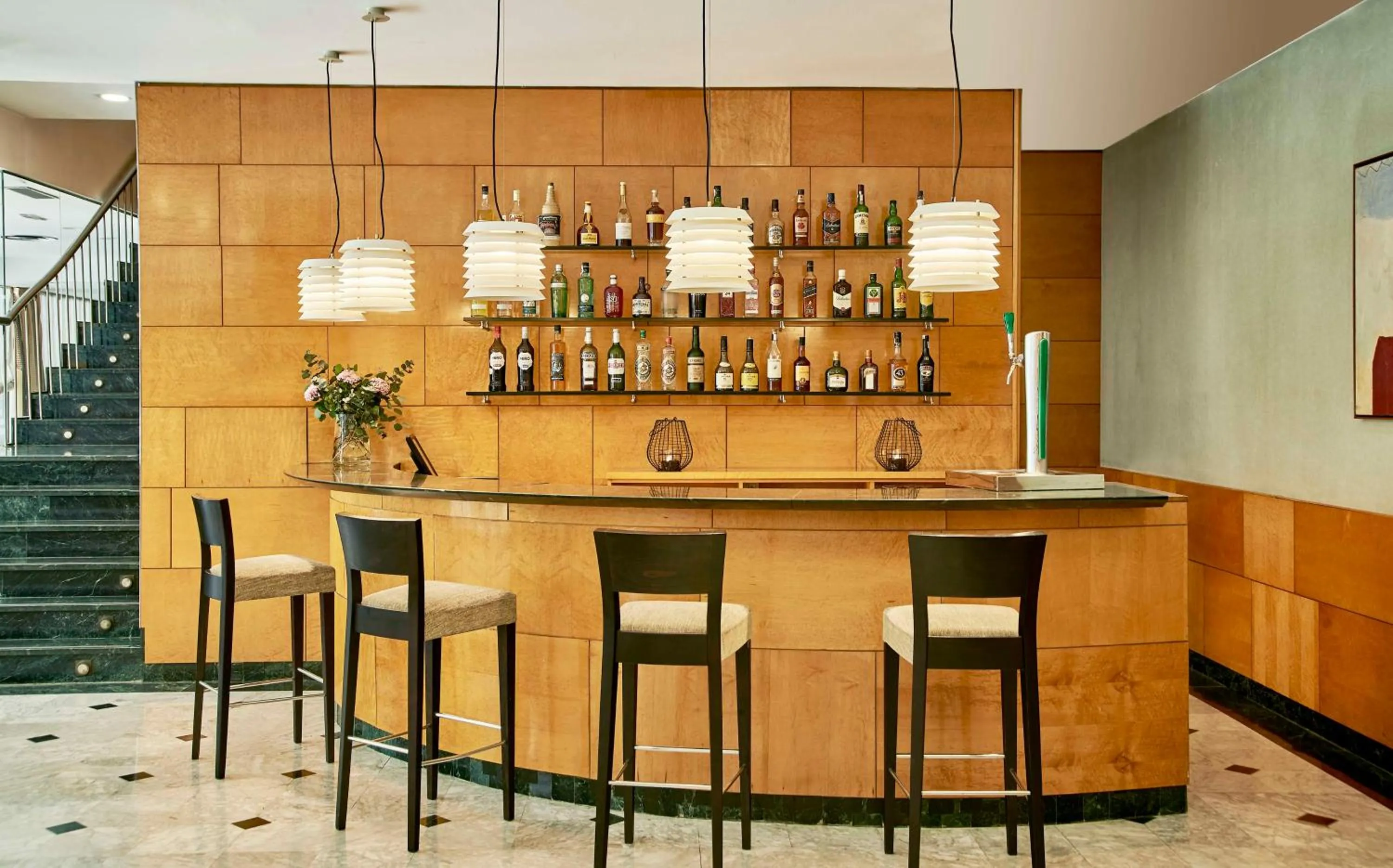 Lounge or bar in NH Ciutat de Reus