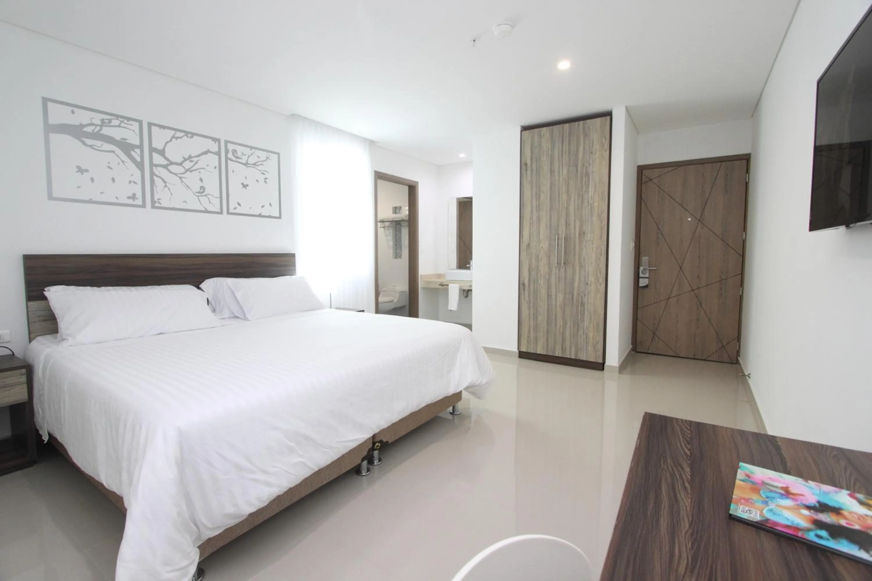 Photo of the whole room, Bed in Hotel Oxford Barranquilla