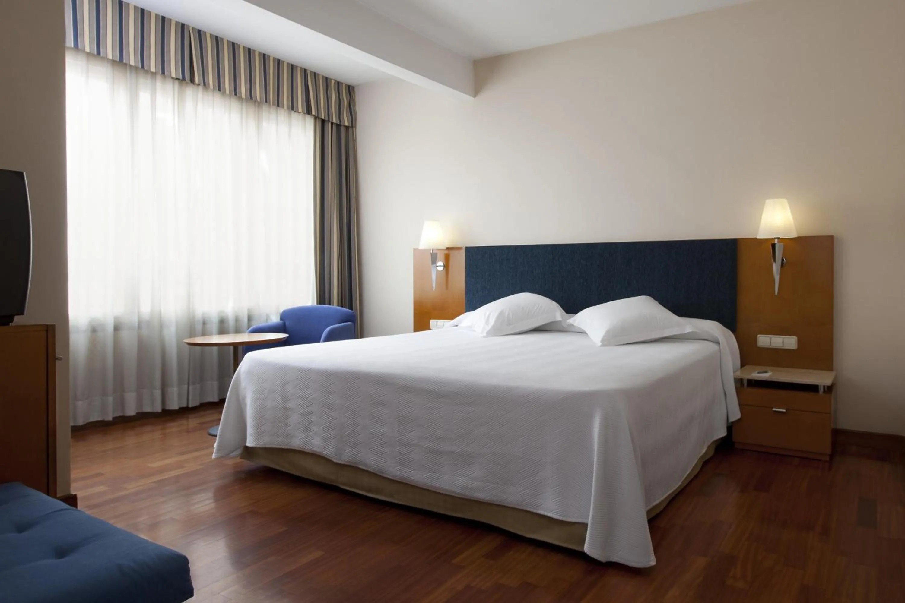 Bedroom, Bed in NH Castellón Mindoro