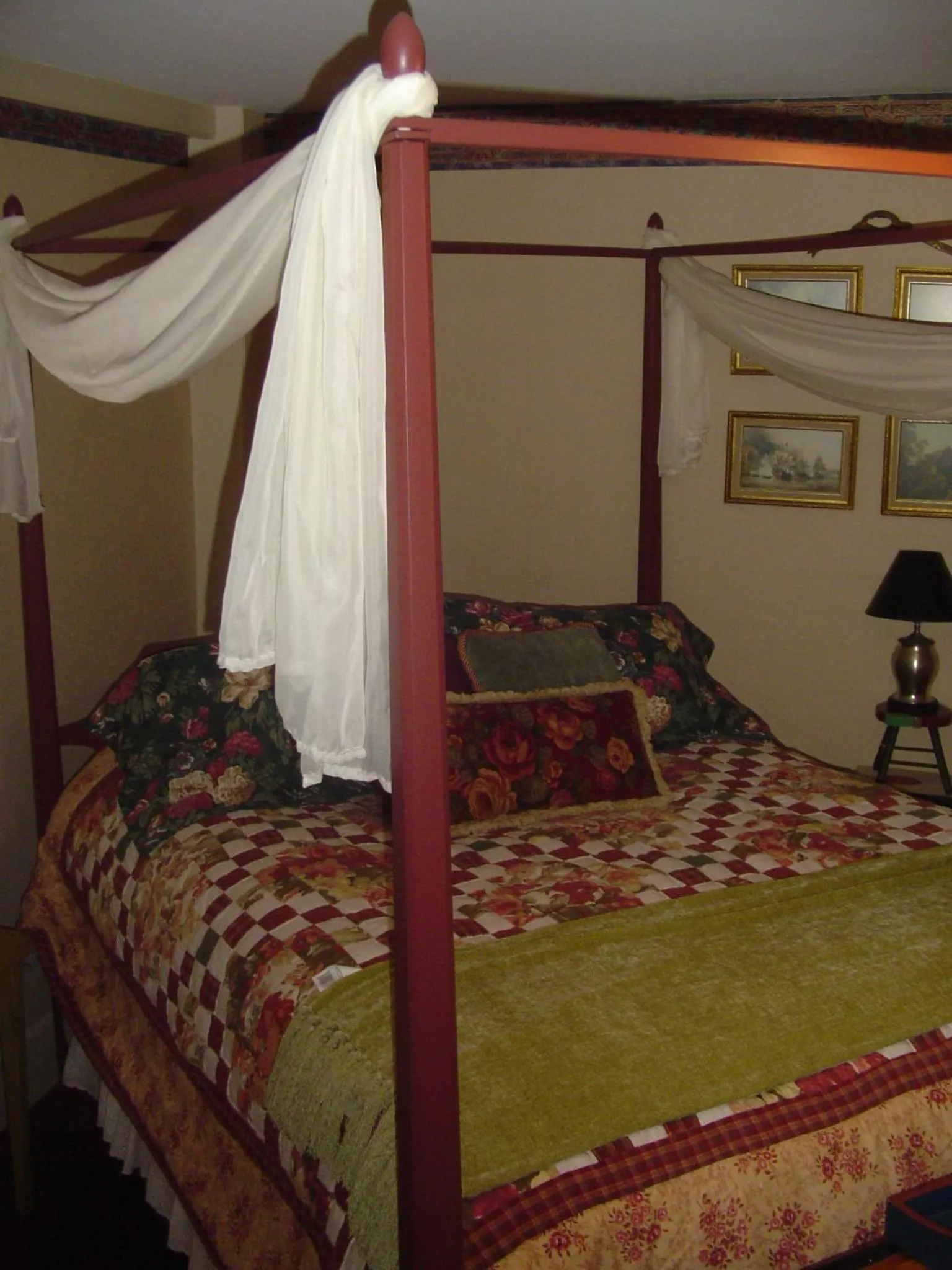 Bed in Stephen Clay Homestead Bed and Breakfast