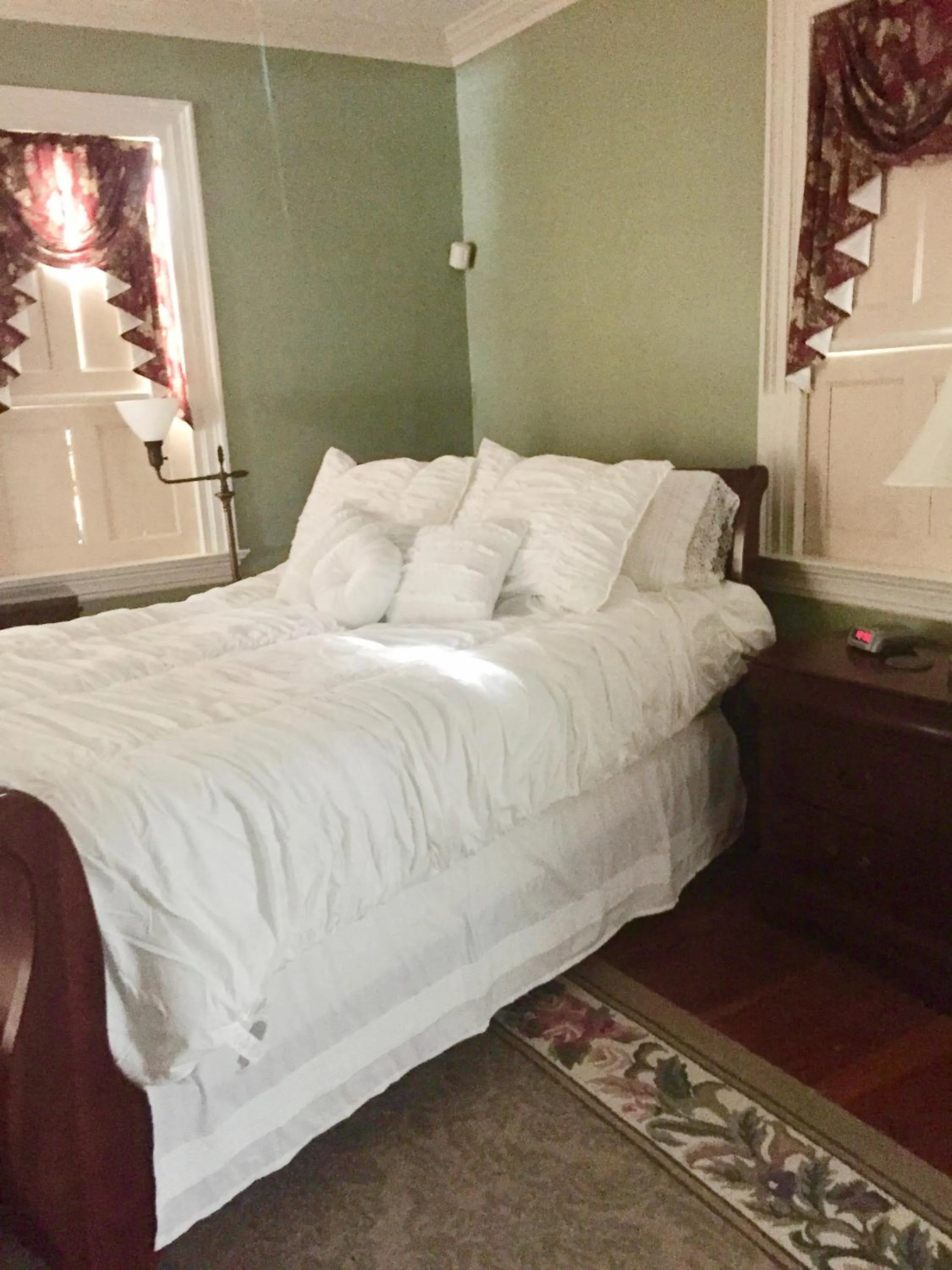 Bed in Stephen Clay Homestead Bed and Breakfast