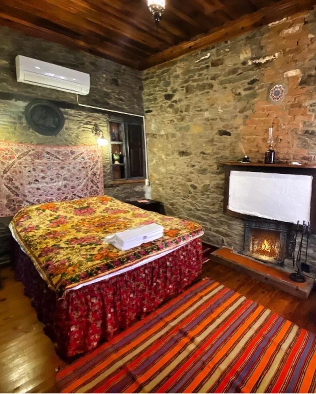 Bed in Şirince Lotus Konakları